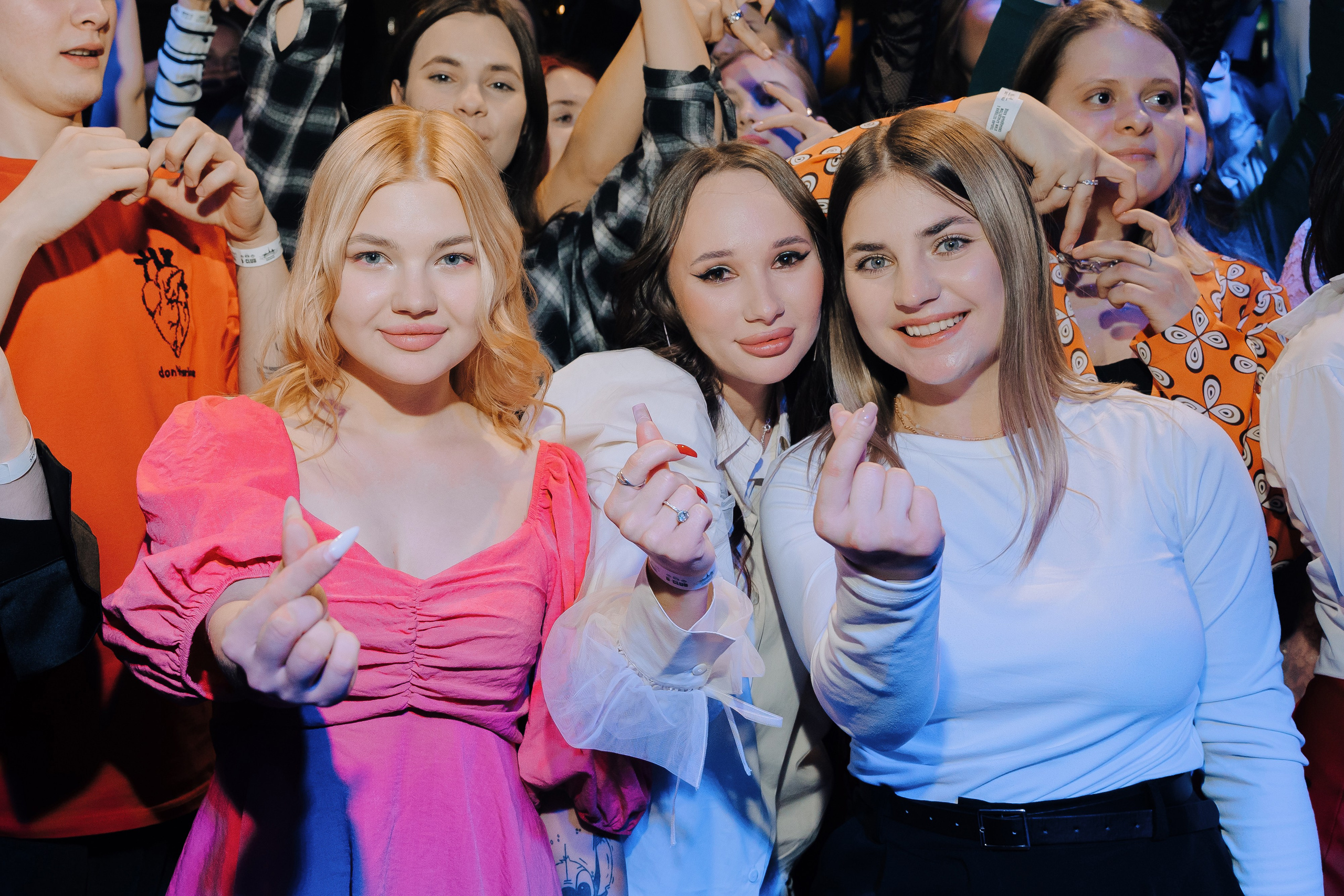 20 ЛЕТ МЕГАПОЛИС ЧЕЛЯБИНСК ХЕДЛАЙНЕР ЕЛКА. Репортажный фотограф Зуев Роман г. Челябинск