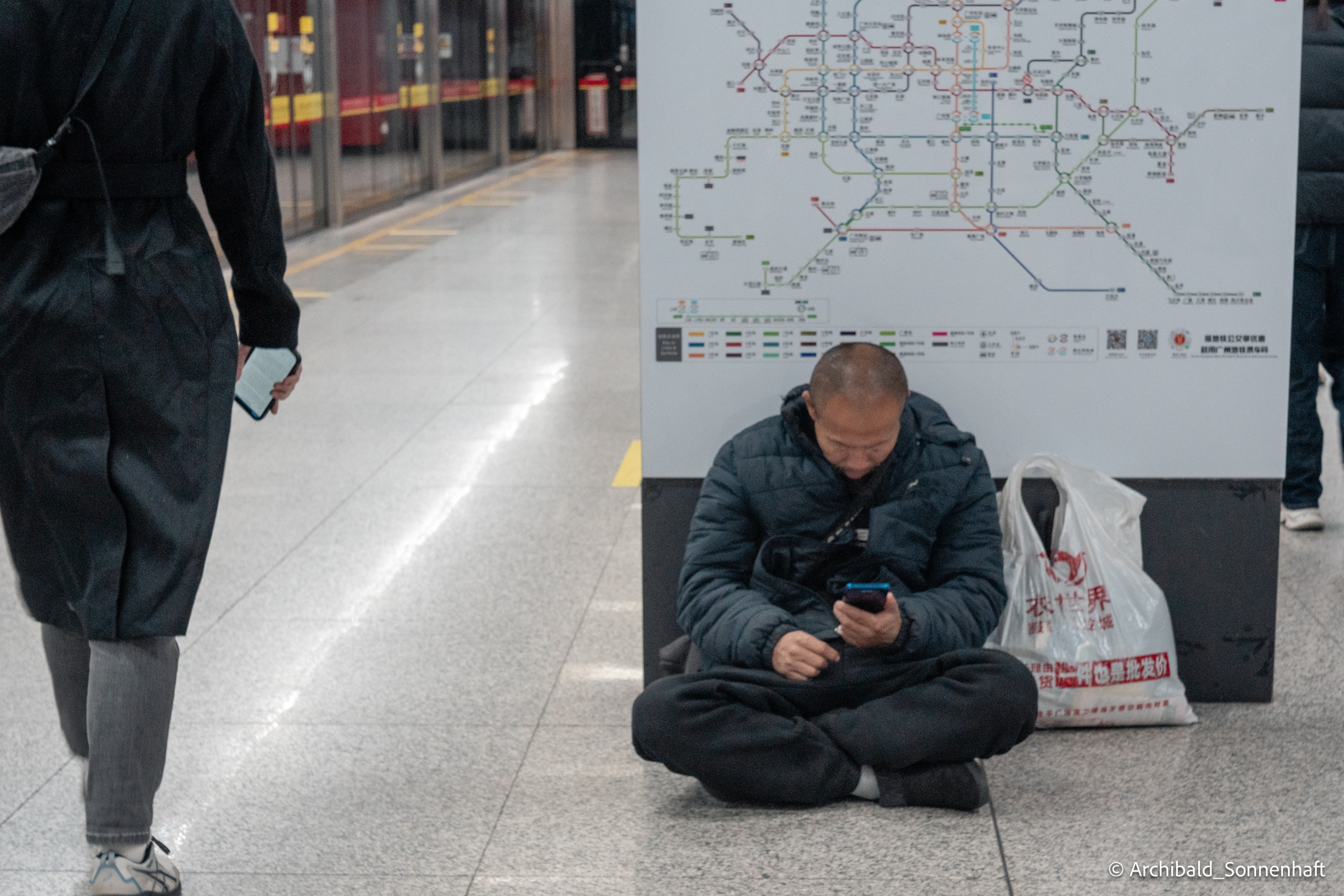 Walking in GZ, sunday. Photographer in Guangzhou, China. Archibald Sonnenhaft