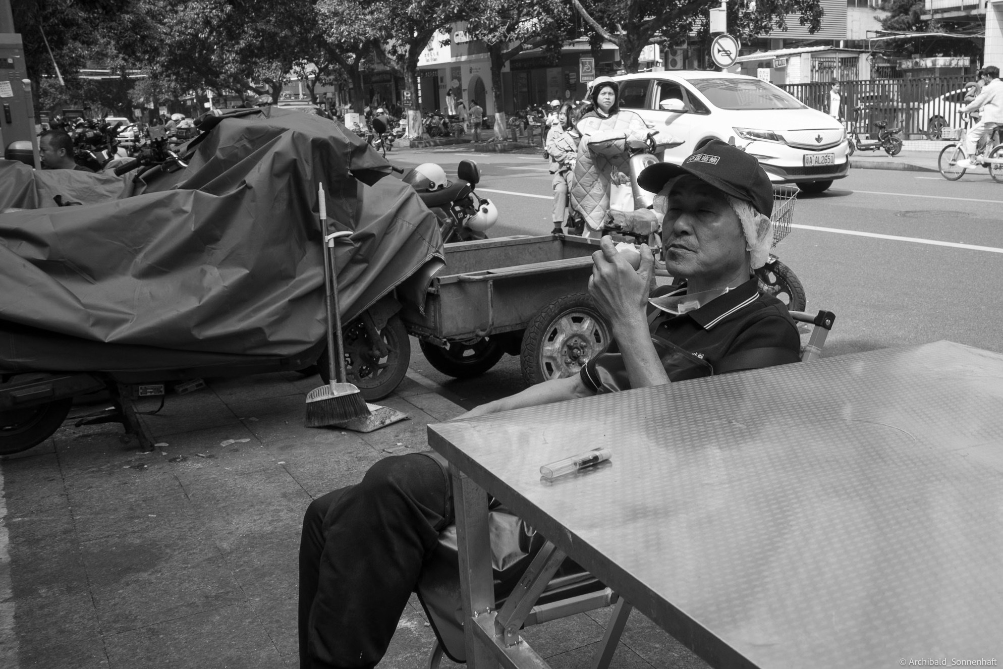 Shipai Urban Village. Photographer in Guangzhou, China. Archibald Sonnenhaft