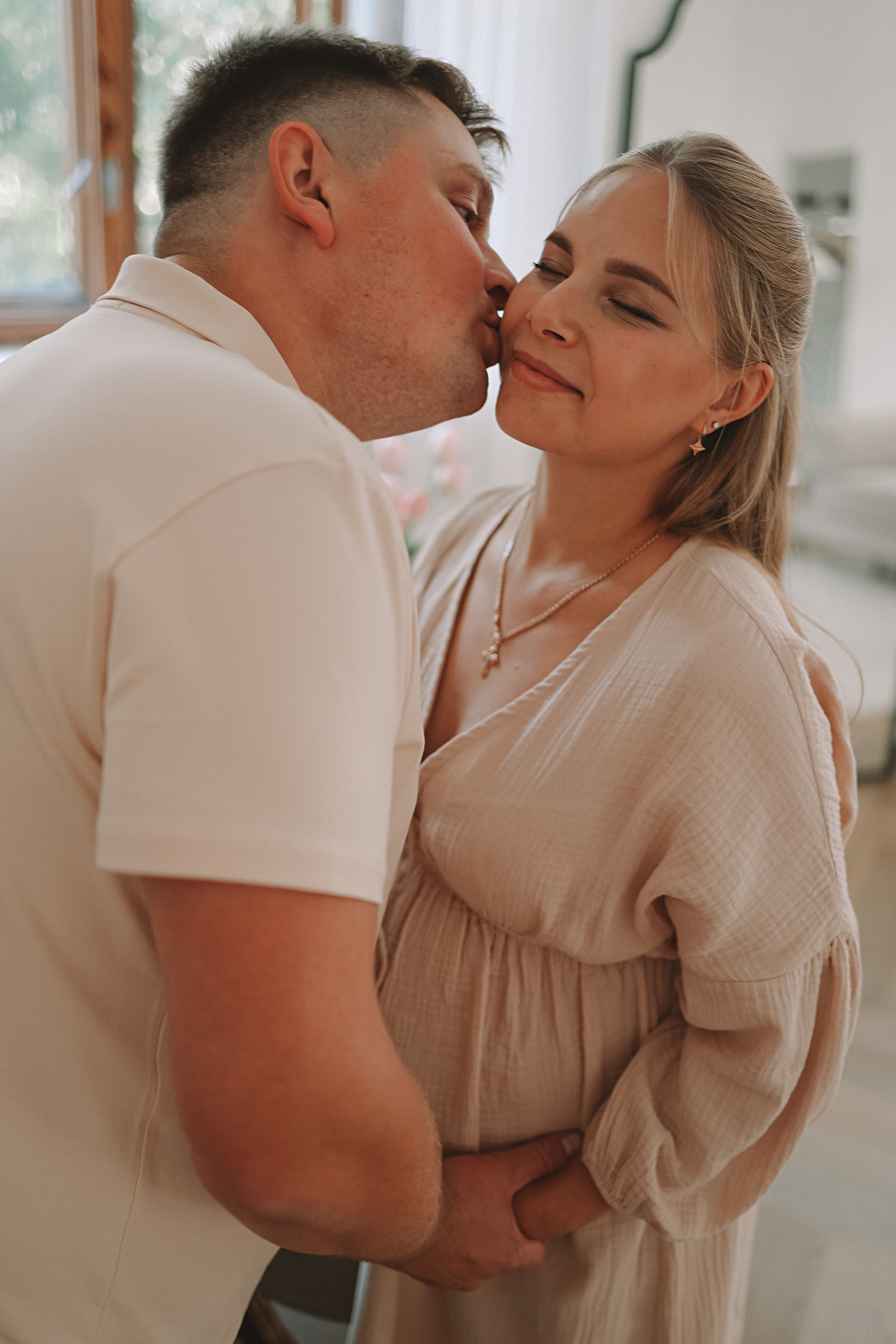 Квартира (беременность). Семейный фотограф Тюмень, фотограф на роды Салмина Мария