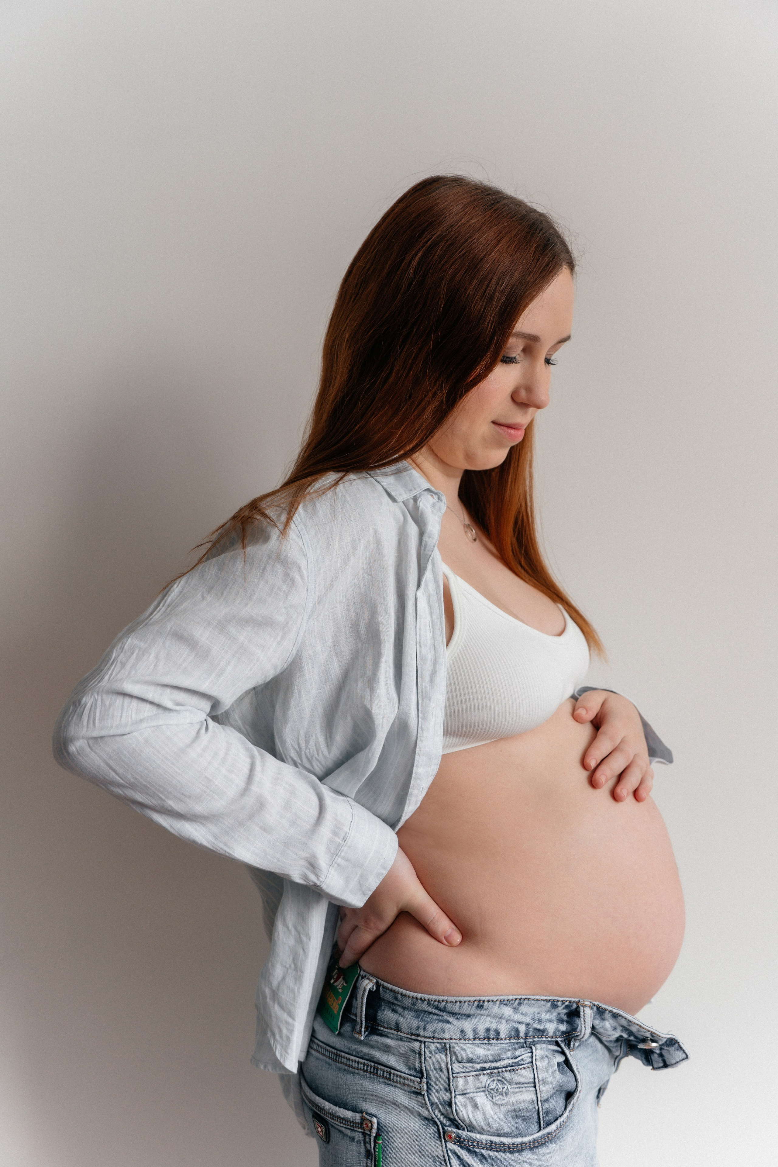 Нежность ожидания: фотосессия беременной девушки. Ваш семейный фотограф в Минске — Вика Трегубова