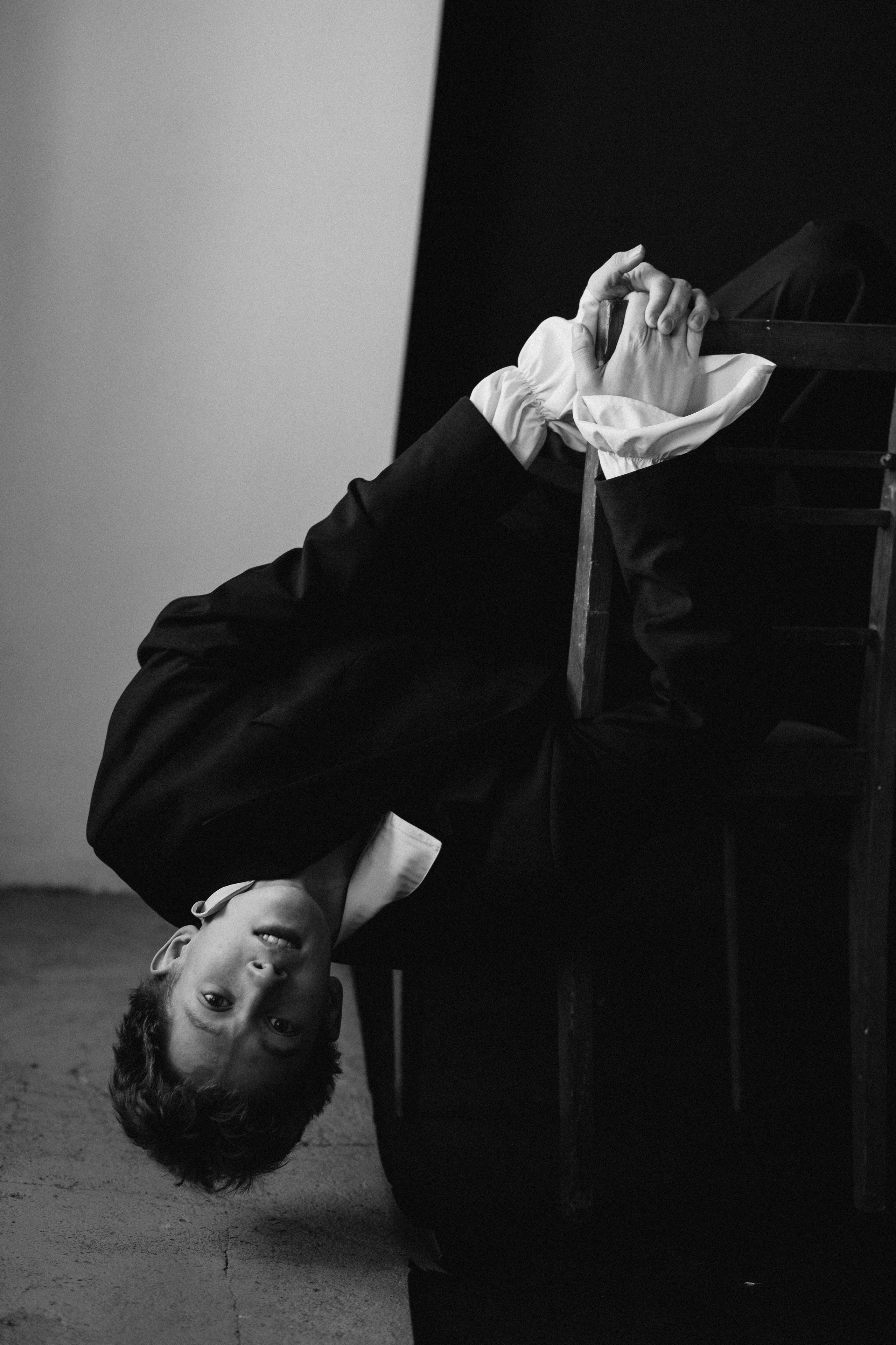 Алексей. I am Diana, a portrait photographer. I take pictures around the world