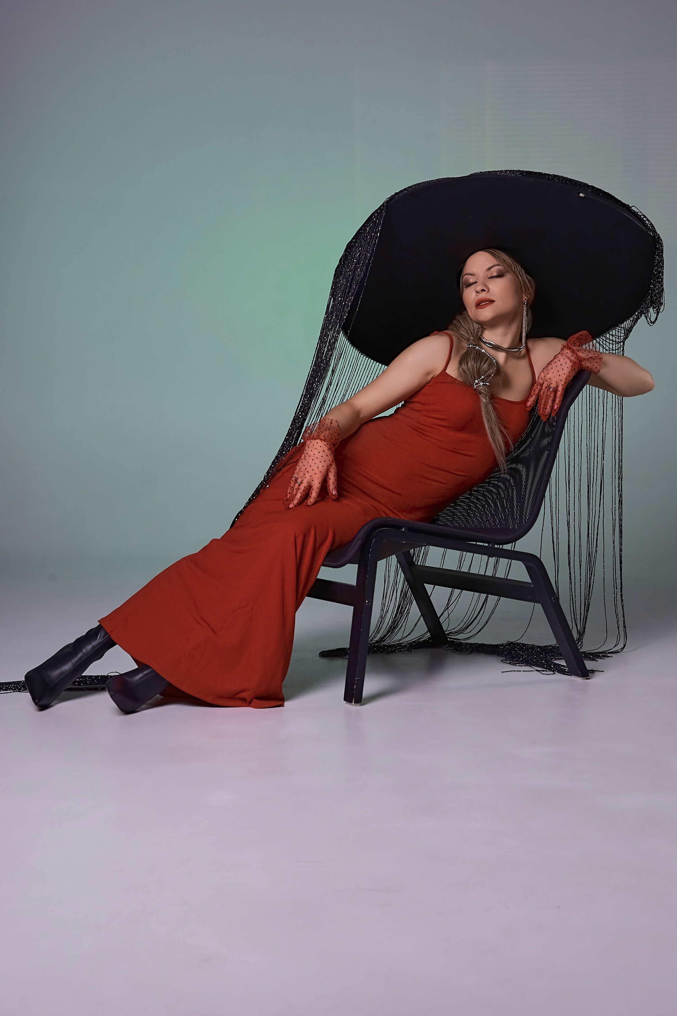 Портретная студийная фотосессия в шикарной шляпе. Семейный и свадебный фотограф в Краснодаре Михеева Светлана