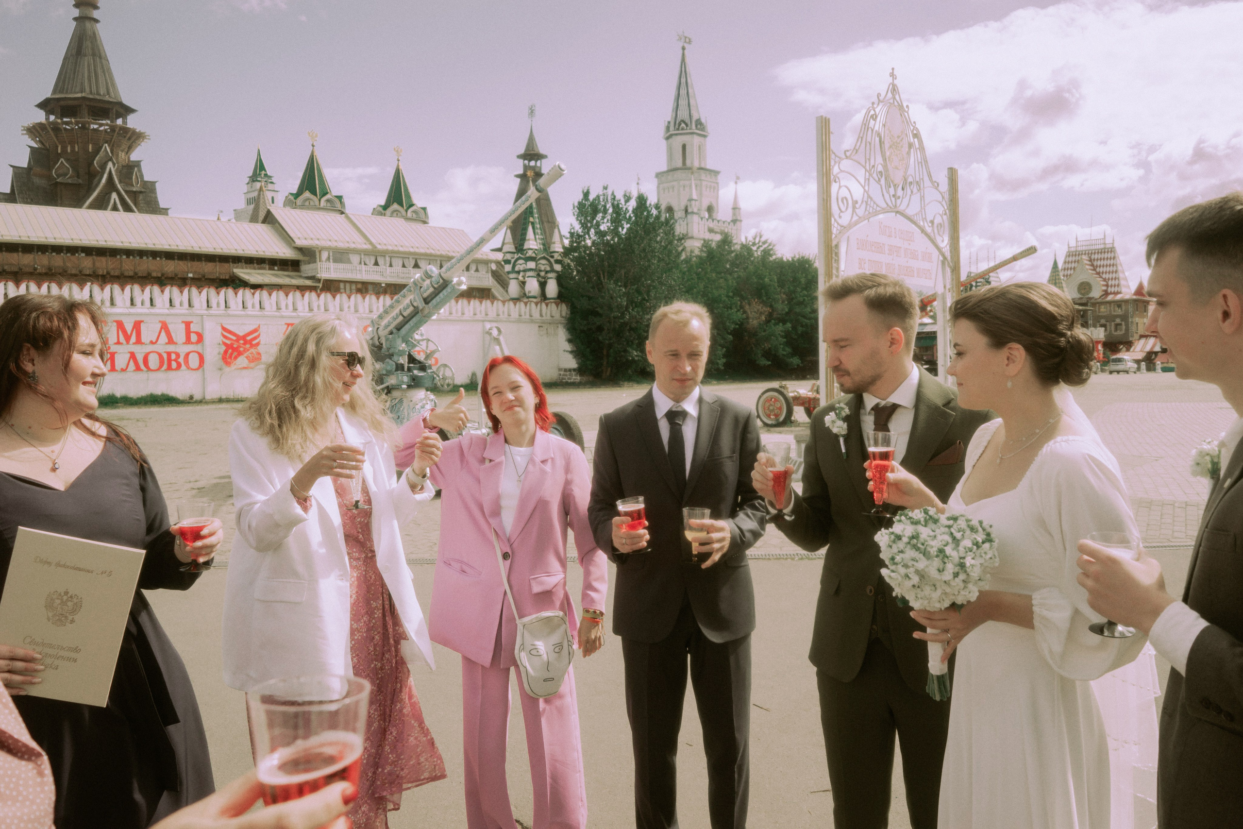 Москва как декорация любви — свадебная фотосессия в городе и на природе. Свадебный фотограф в Санкт-Петербурге Миша Репина