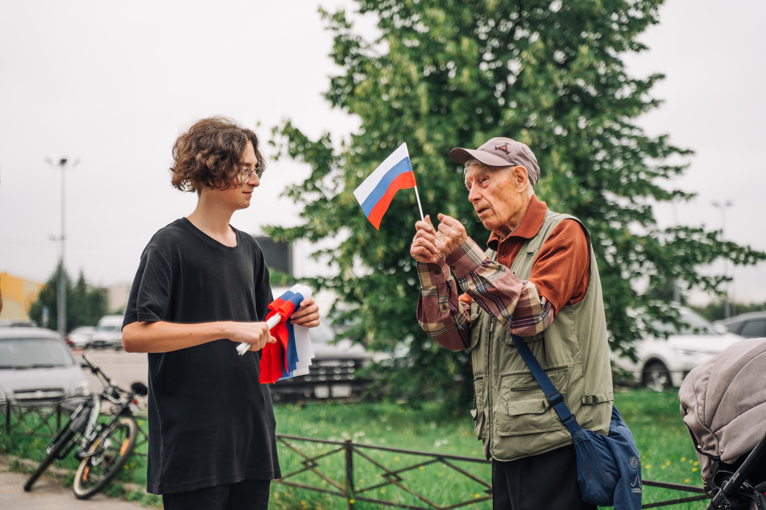День флага 2024. ДМИТРИЙ ХОРУНЖИЙ — репортажный фотограф, видеограф СПБ