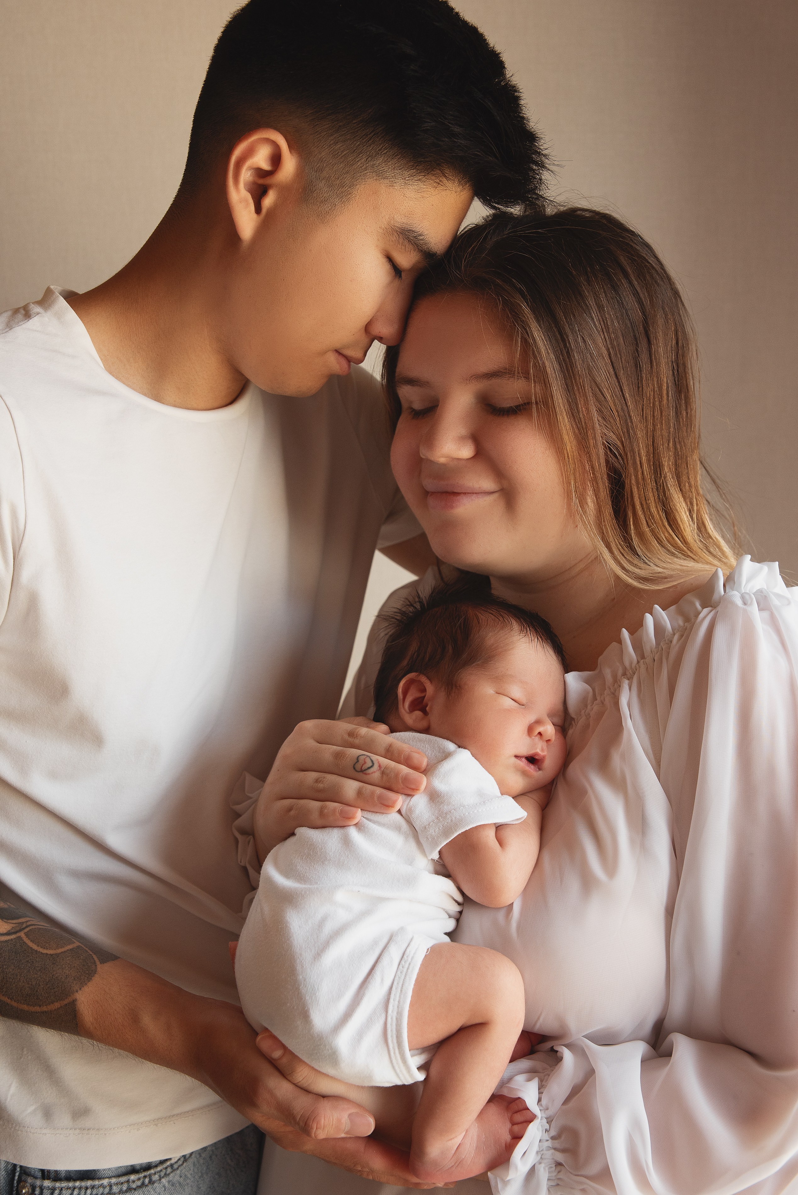 Семейная фотосессия с новорожденным Эрнест. Семейный фотограф в Южно-Сахалинске Анастасия Лимарева