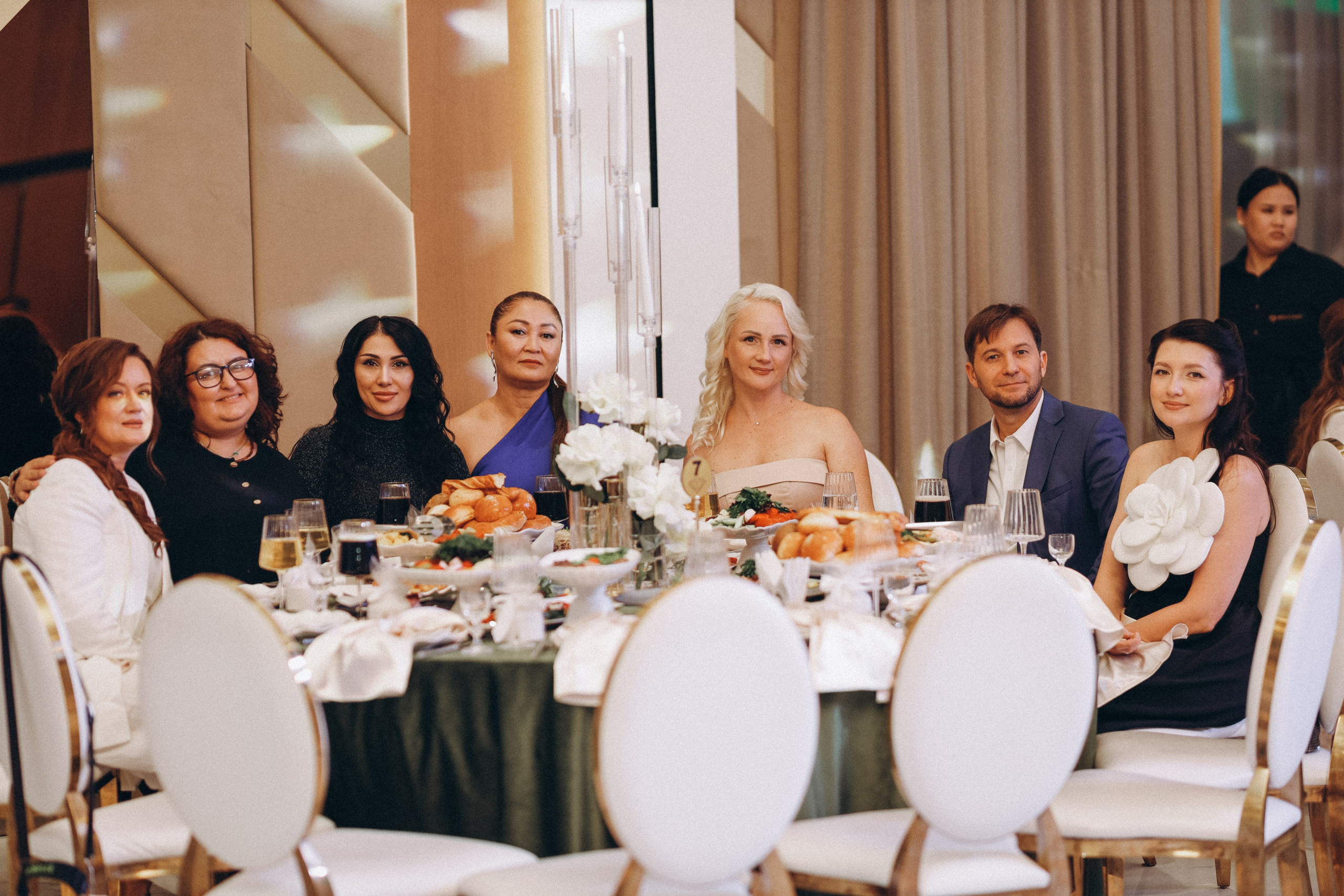 Свадебная. Фотограф в Жезказгане. Графический дизайнер