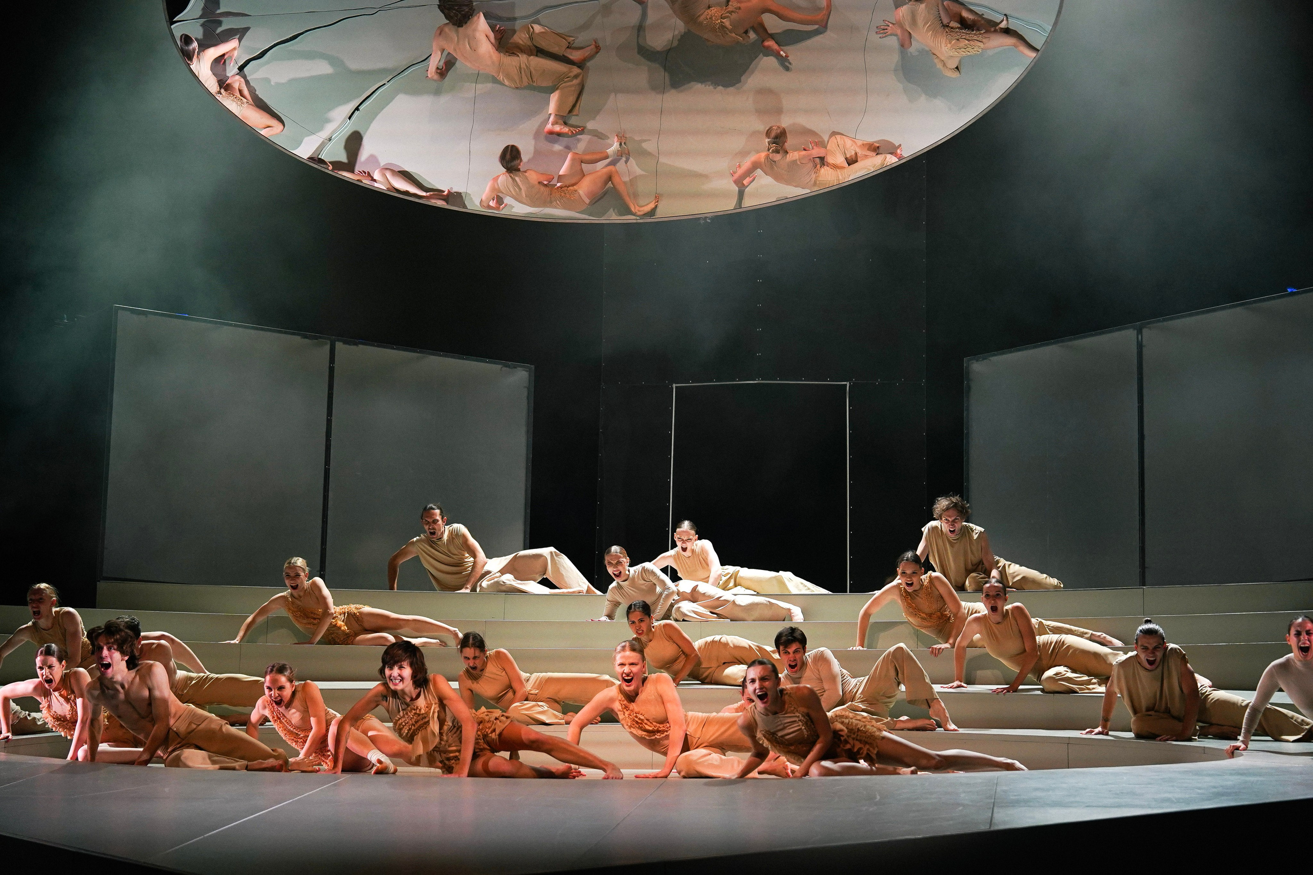 Контакт — пластический спектакль. Фотограф с психологическим образованием