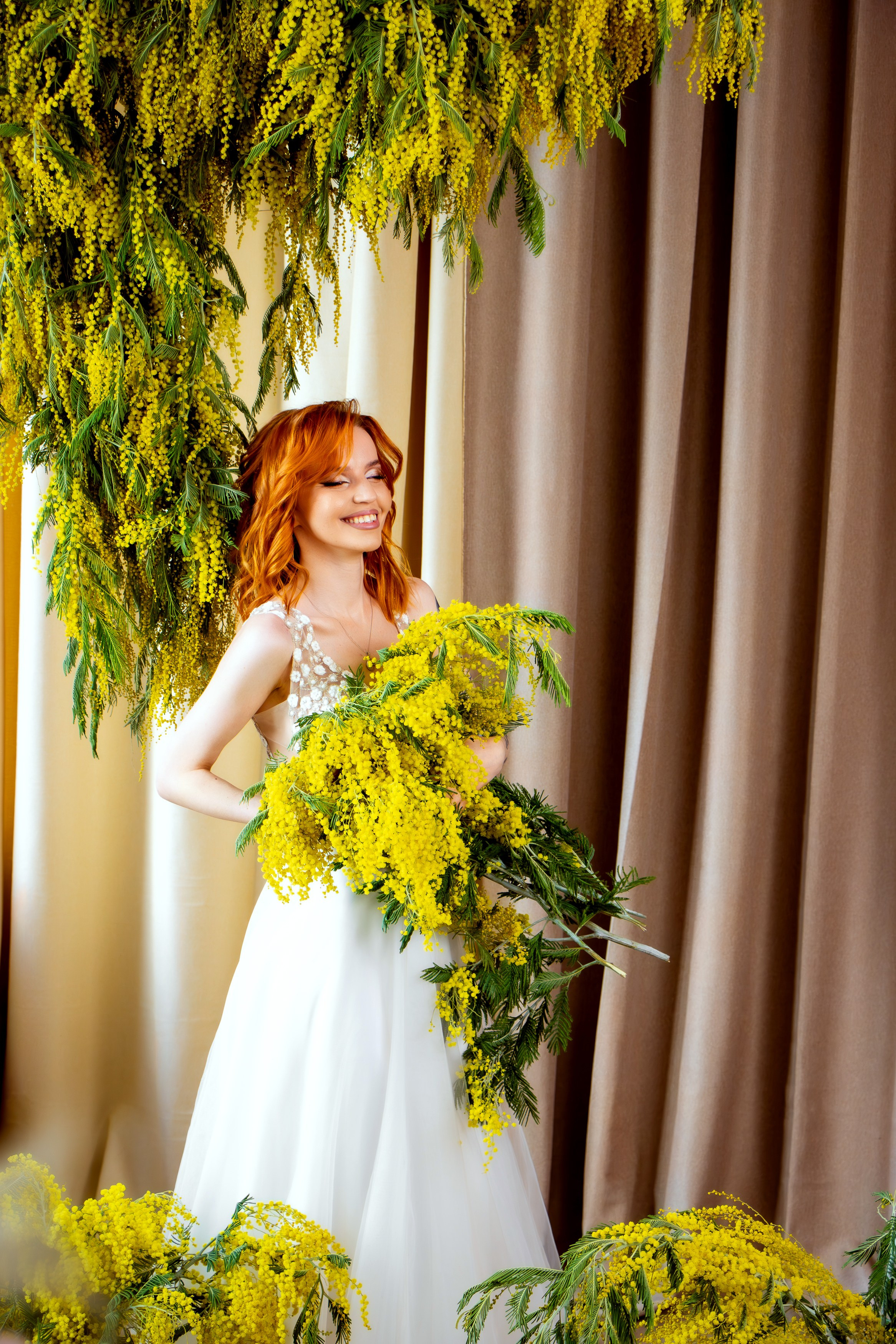 Анна в мимозе. Фотограф Татьяна Матрос