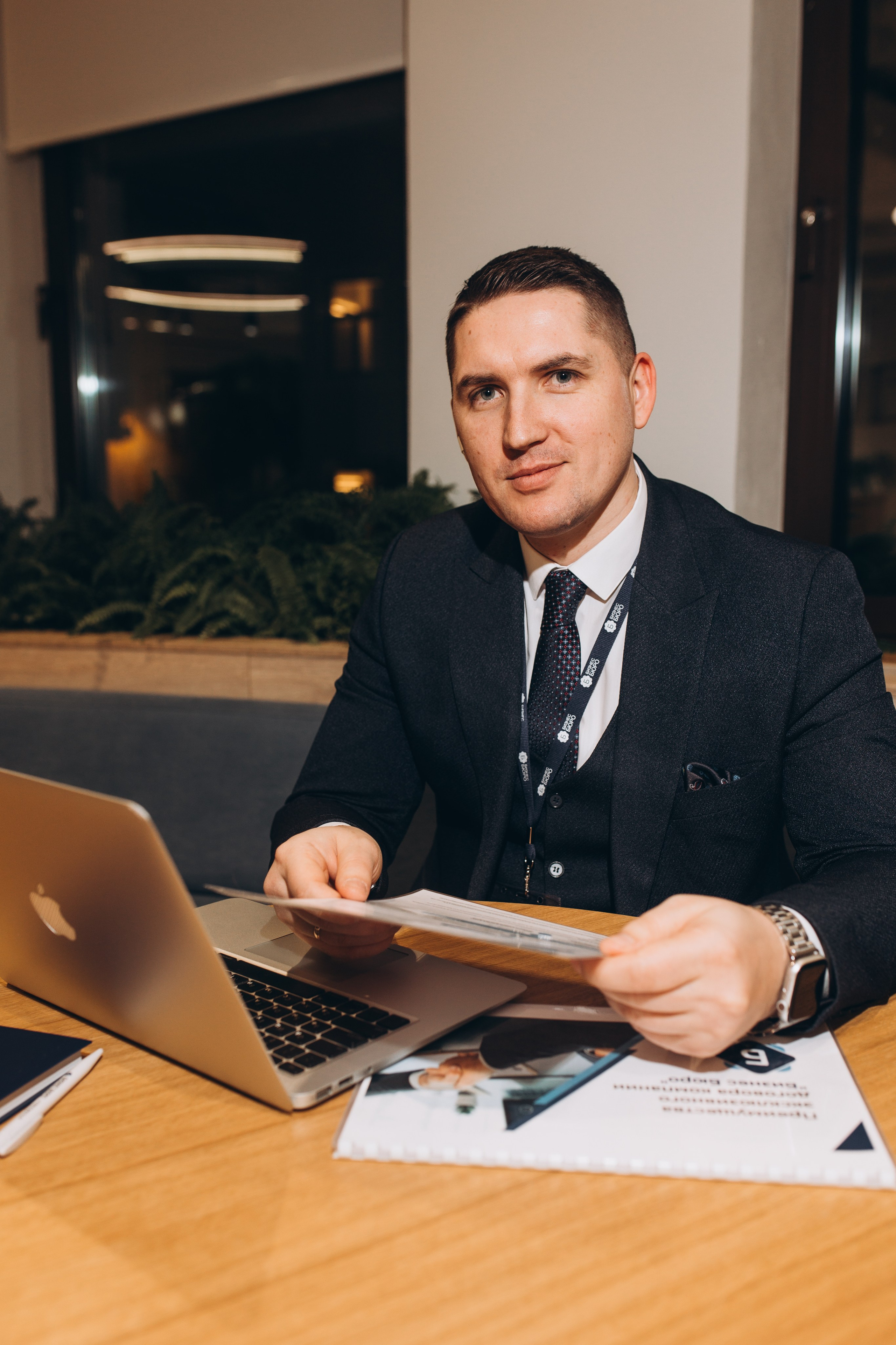 Фотосессия команды «Бизнес бюро». Фотограф Артем Бросов в Санкт-Петербурге и Дубае