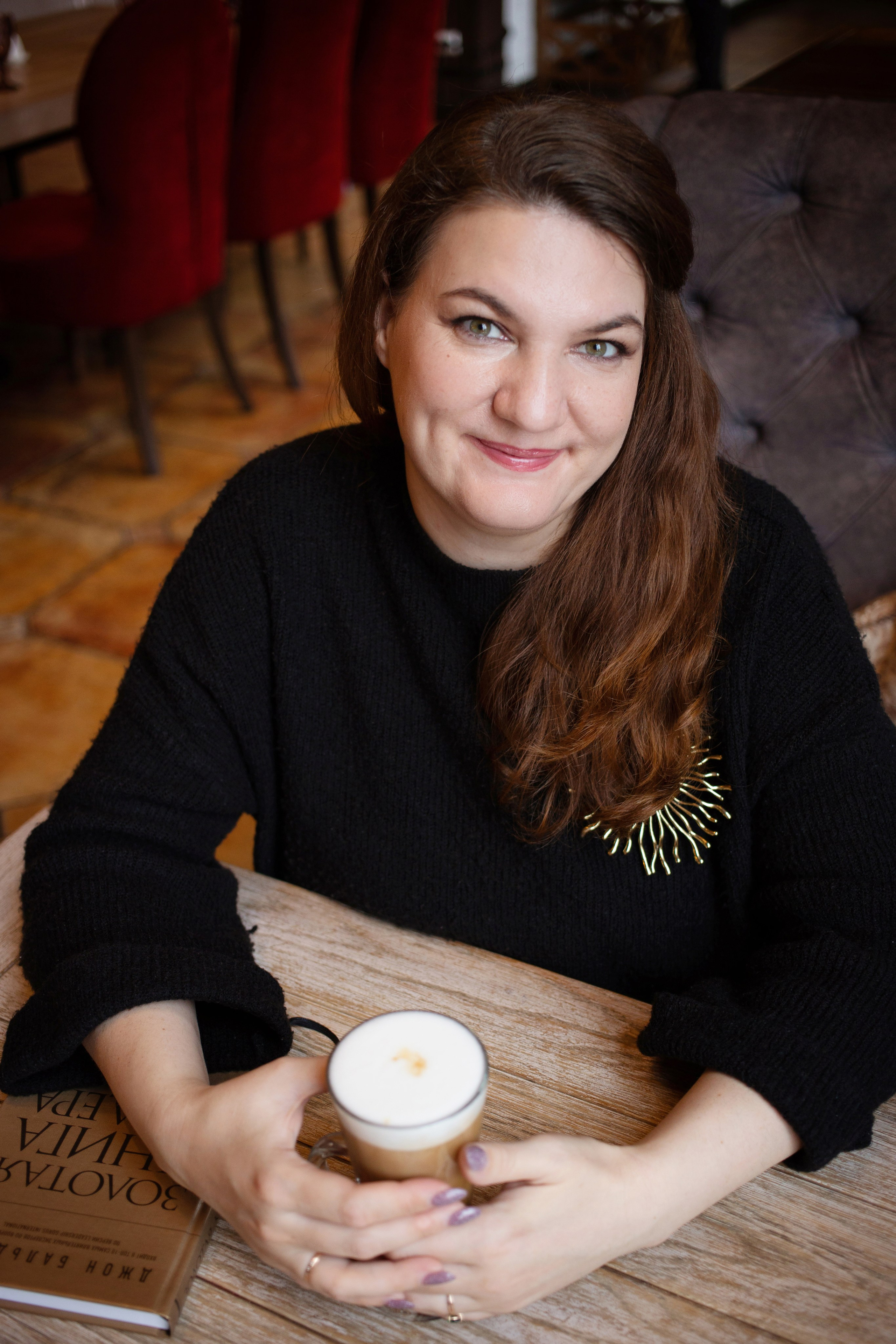 Фотосессия в уютном кафе и парке СПб, осенняя фотопрогулка. Портретные фотосессии, контент-съемки, репортаж