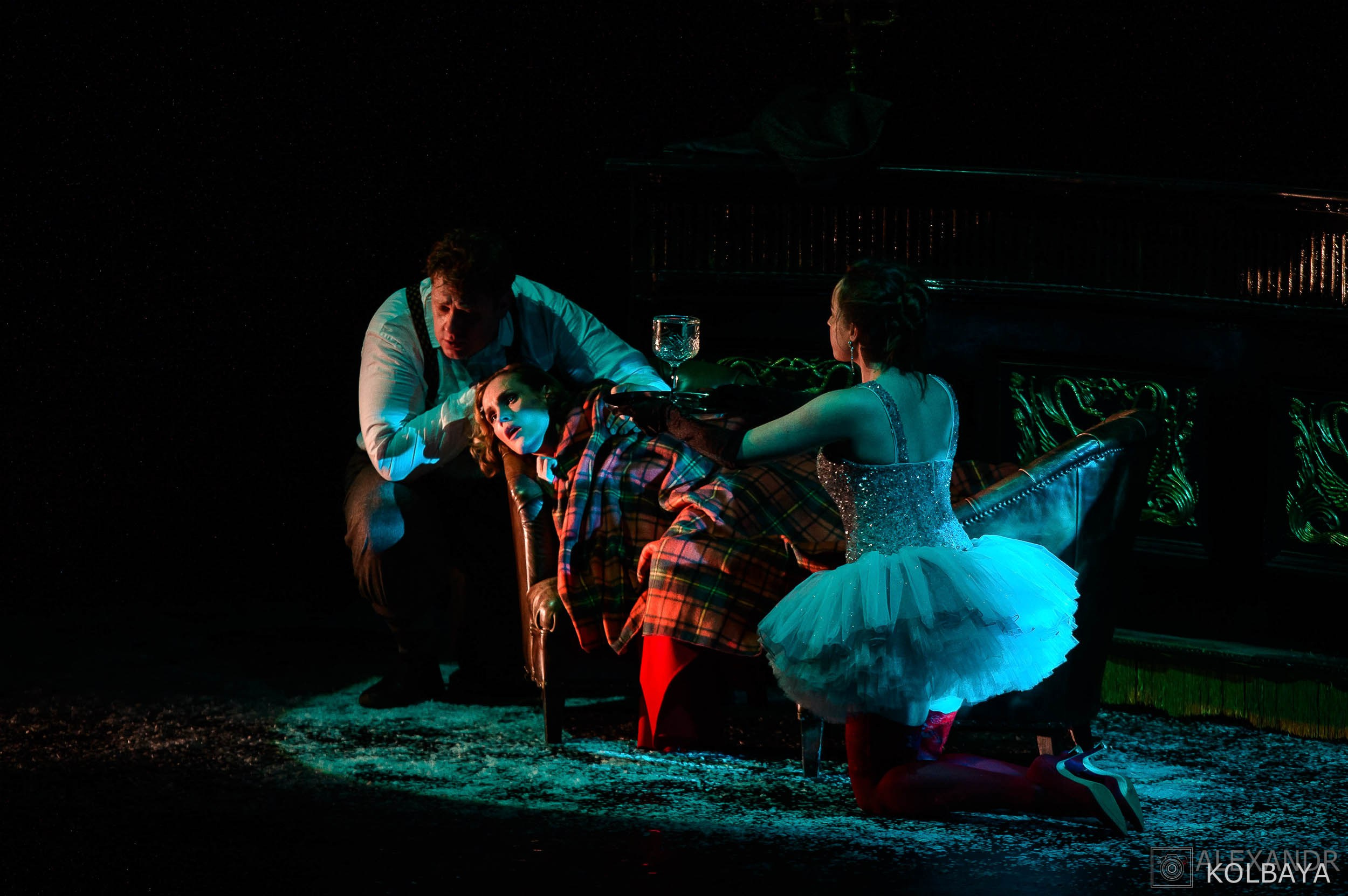 Фоторепортаж со спектакля Ночь в Лиссабоне в театре Модерн. Концертный и театральный репортажный фотограф в Москве Александр Колбая