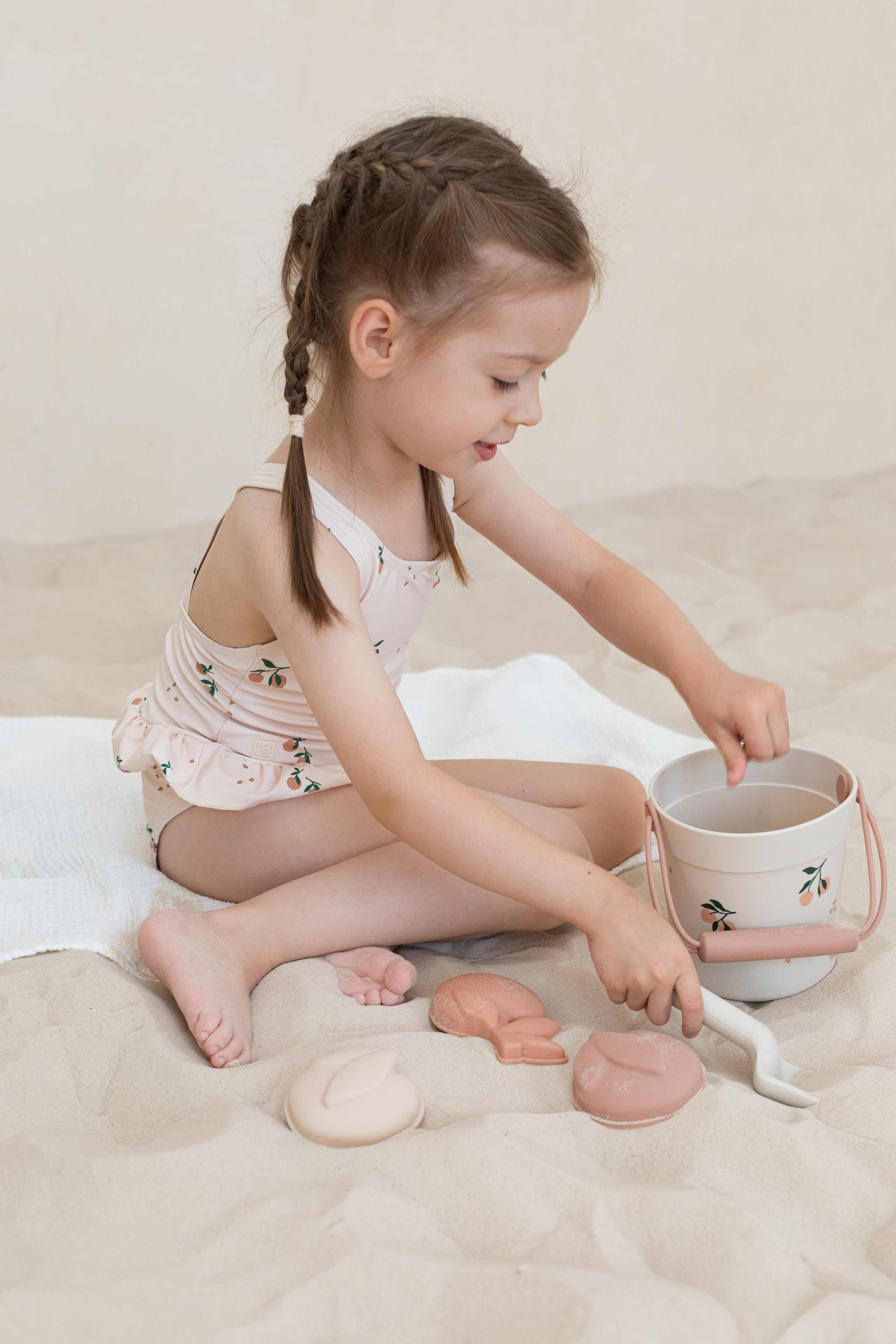 Фотосессия в песке для детского бренда. Детский и контент фотограф Надя Волкова Санкт-Петербург