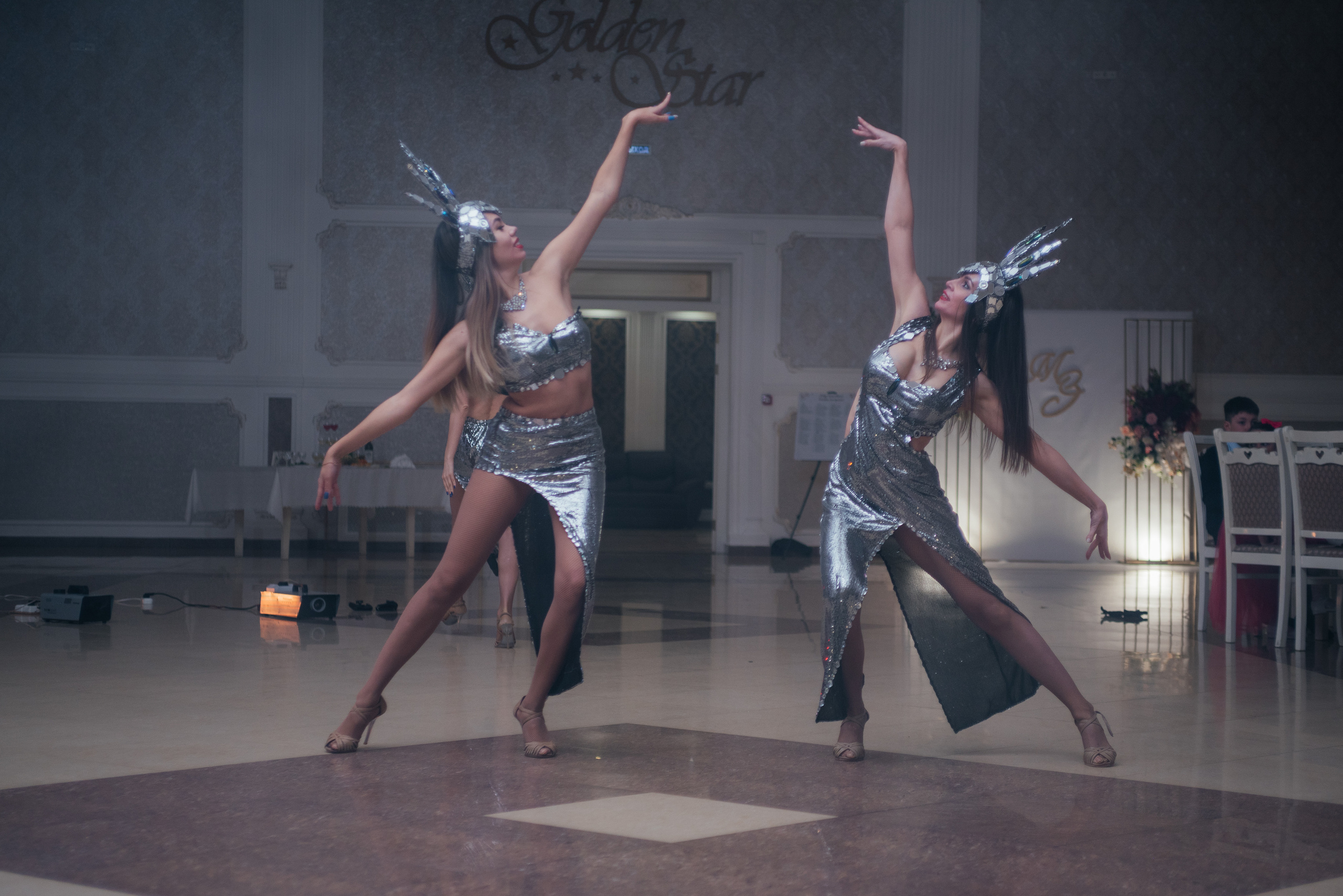 Танцы на банкете. Свадебные фотограф и видеограф в Саратове