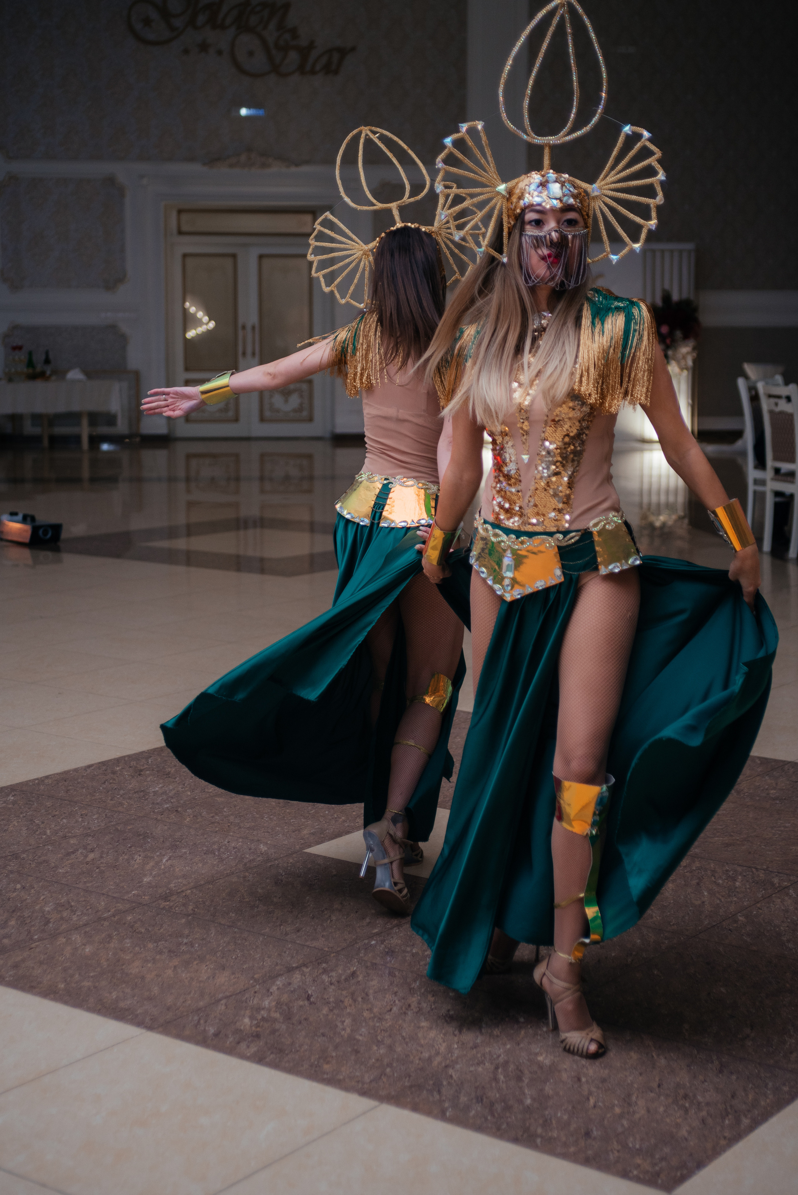 Танцы на банкете. Свадебные фотограф и видеограф в Саратове