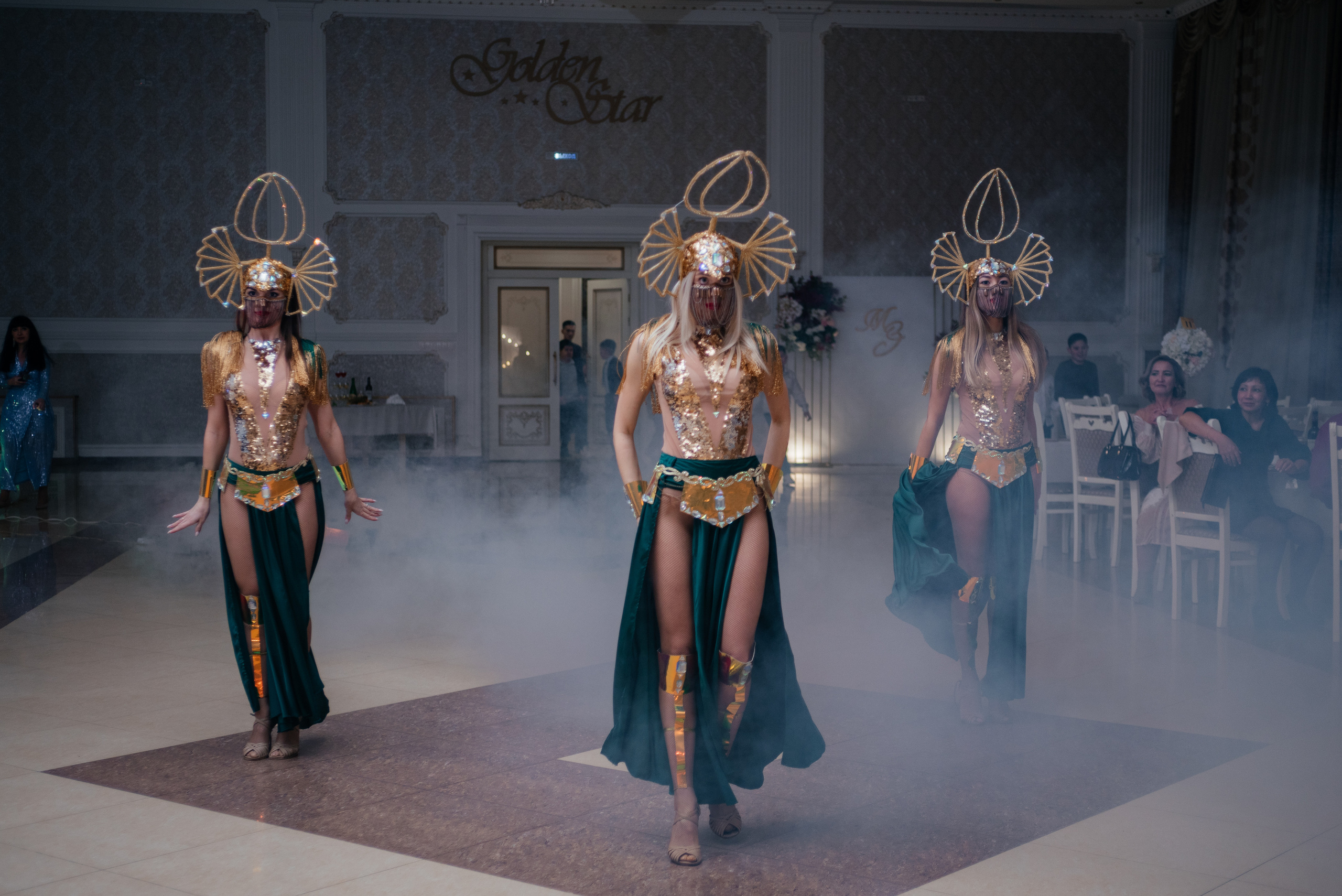 Танцы на банкете. Свадебные фотограф и видеограф в Саратове