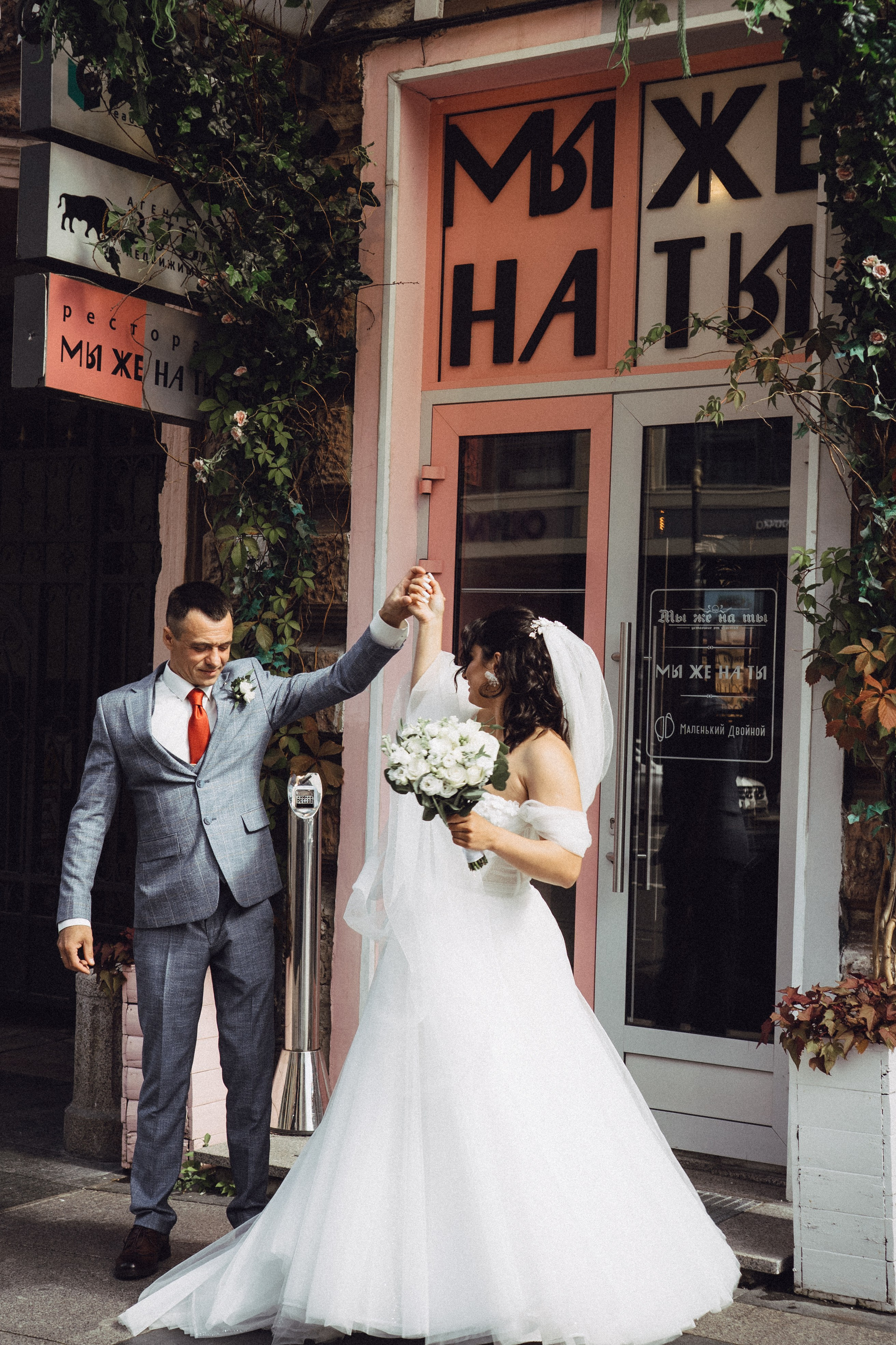 СВАДЕБНАЯ ПРОГУЛКА РЕСТОРАН МЫ ЖЕ НА ТЫ И ФОТОСЕССИИЯ С АВТОМОБИЛЕМ. Профессиональный фотограф, Санкт-Петербург — Виктория Богомолова