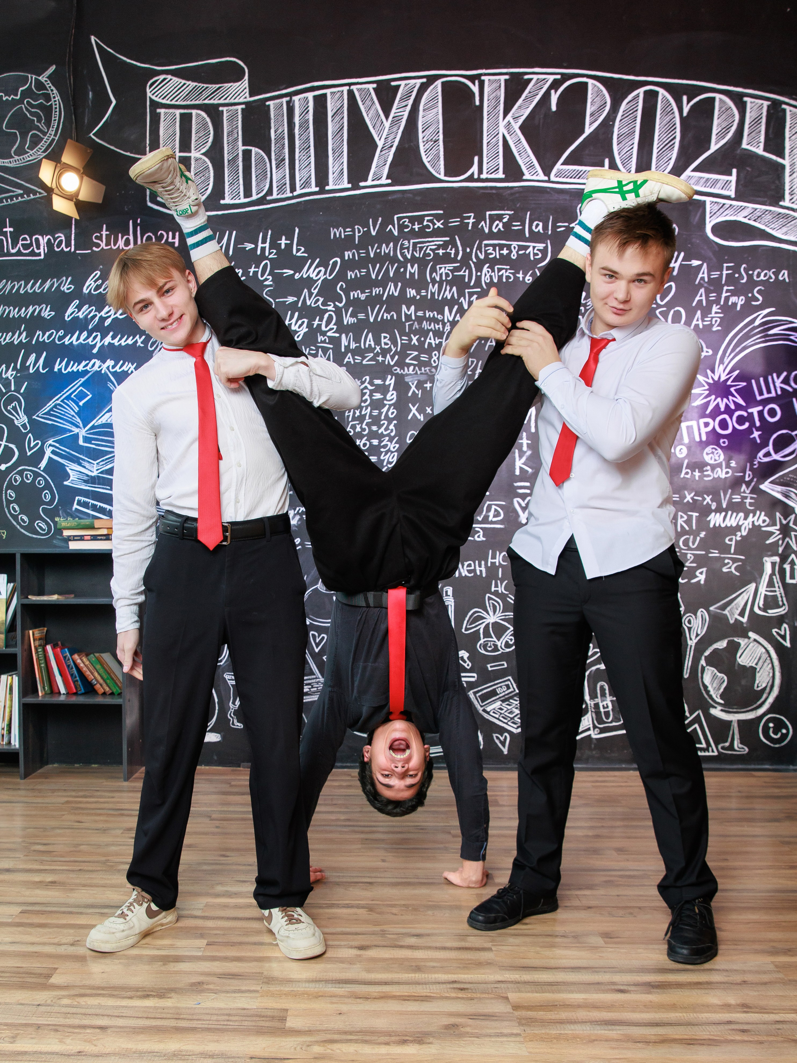 ФОТОКНИГИ от 990 рублей |. Выпускные альбомы Красноярск