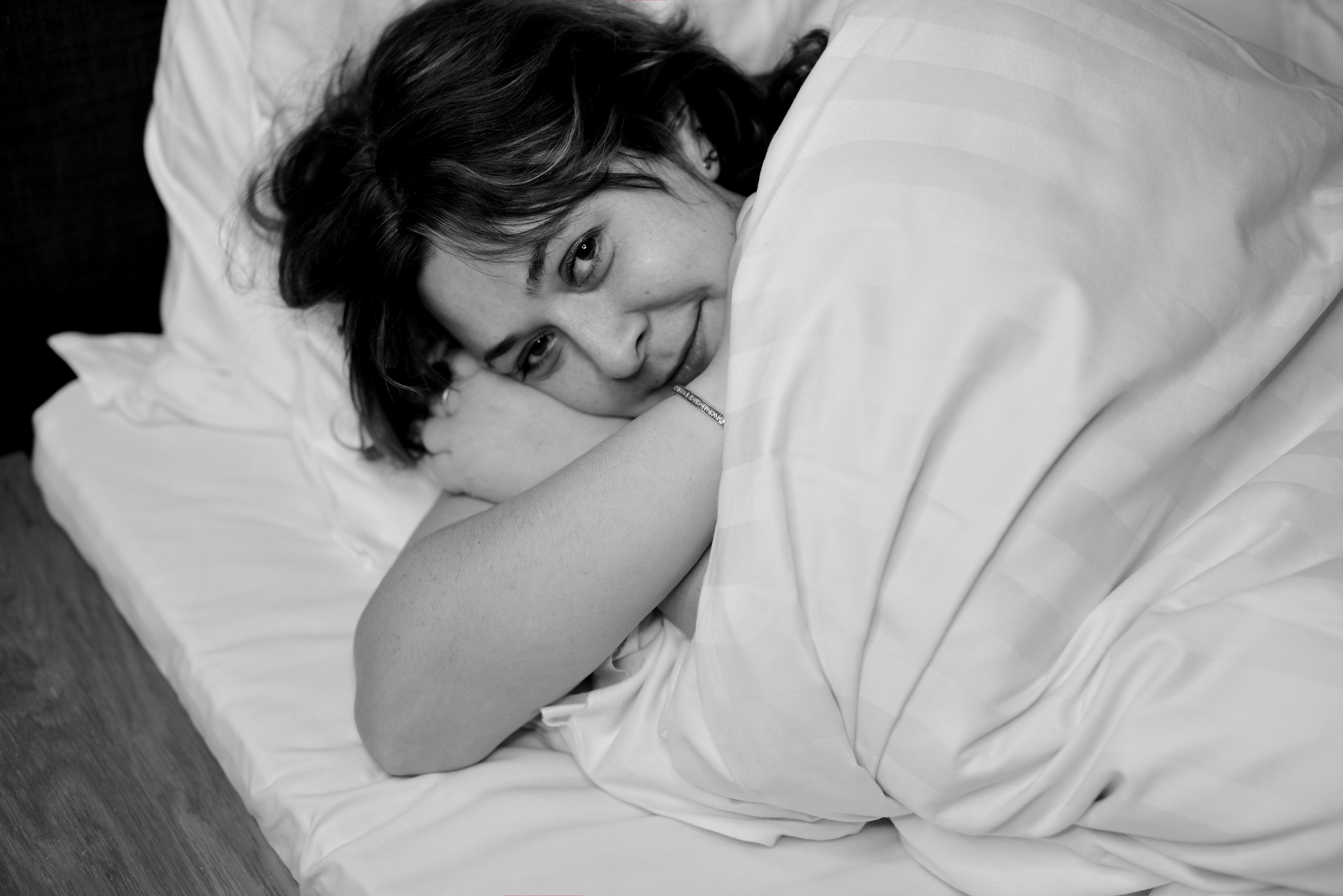 Необычные идеи для съемки девушек в постели.