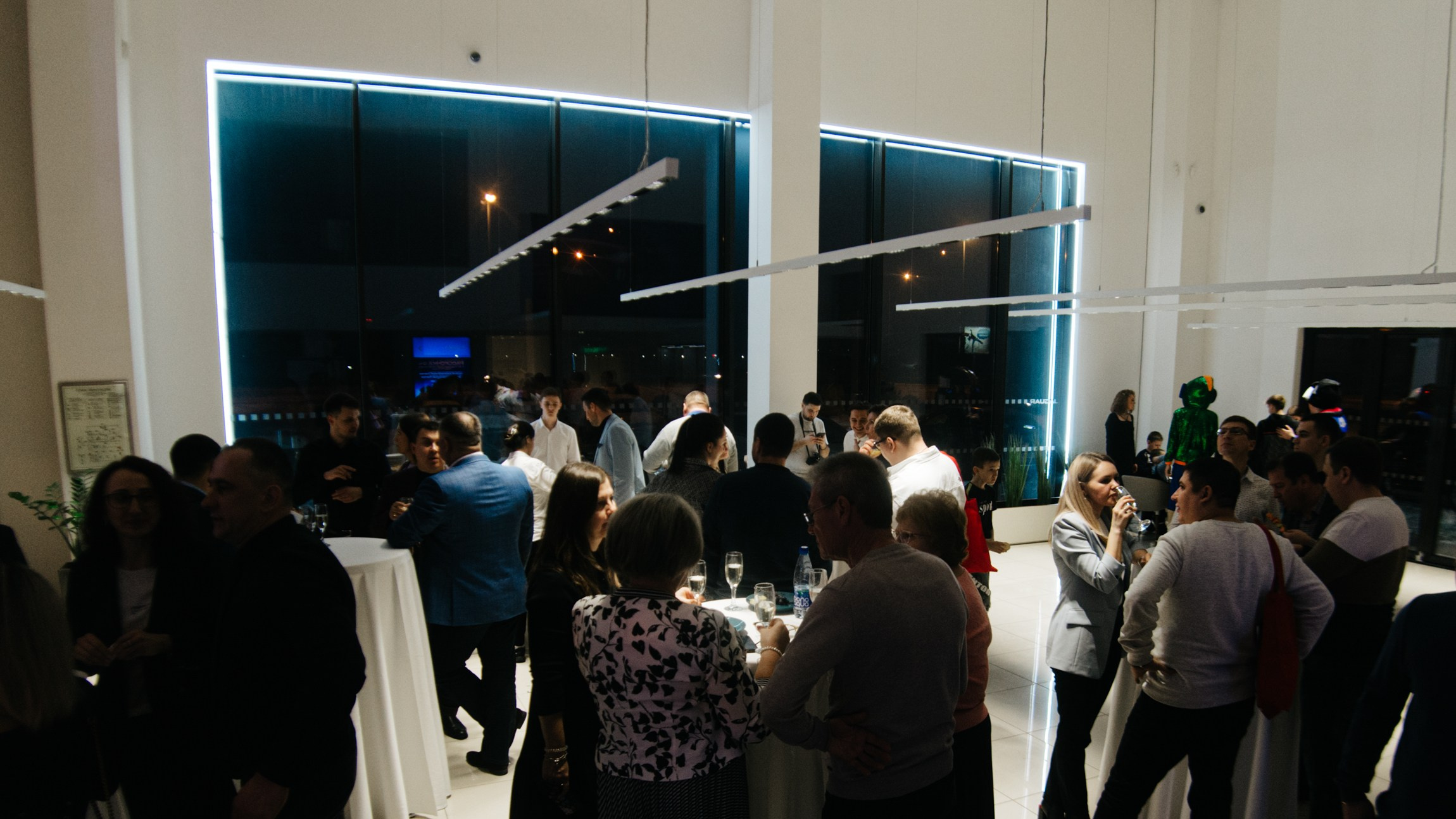 Открытие автосалона Exeed. Портретный и репортажной фотограф Алексей Волков. Москва, Оренбург