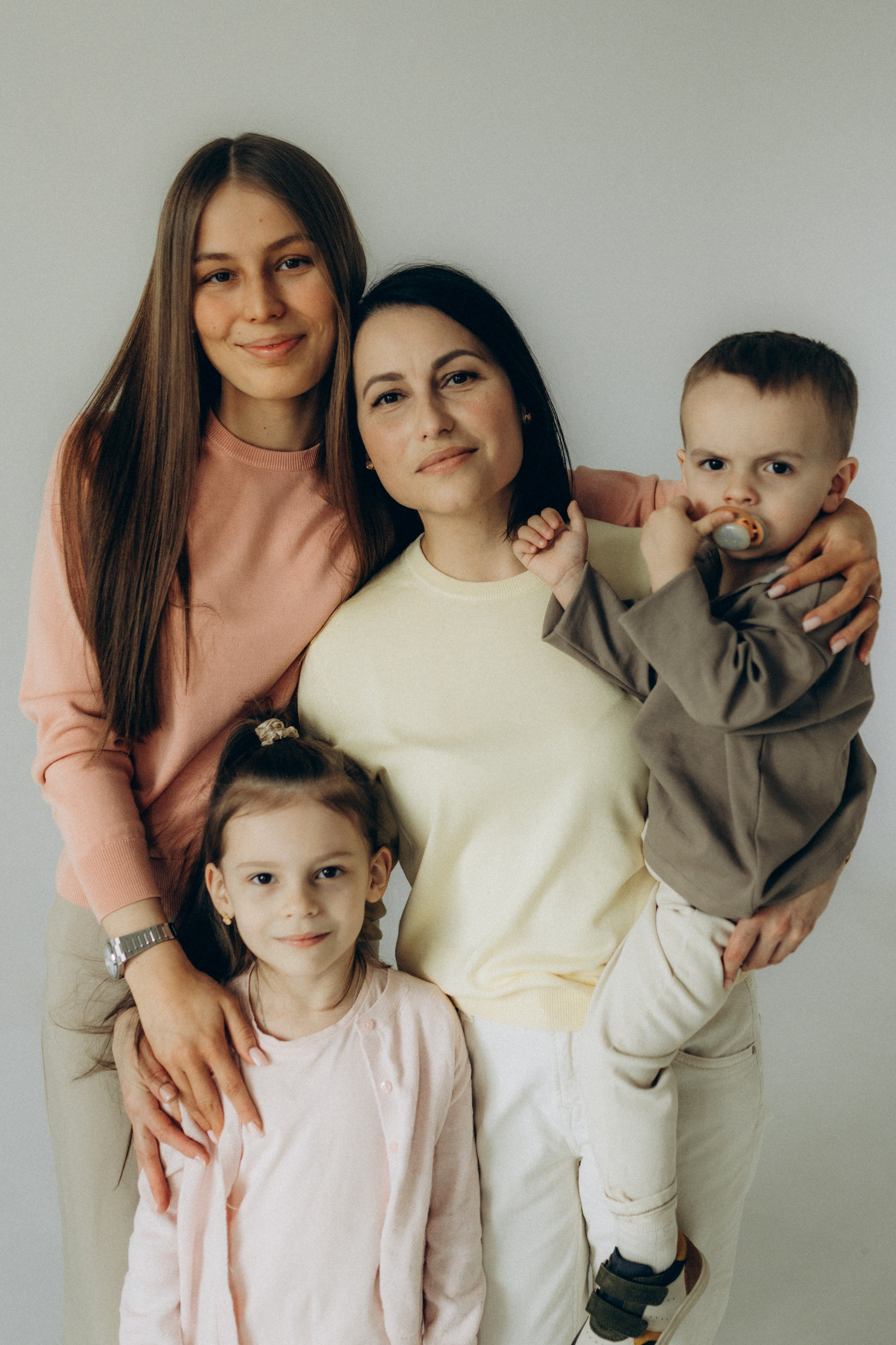 Семейная съёмка на циклораме. Фотограф НОГИНСК, Москва, Анастасия Белая