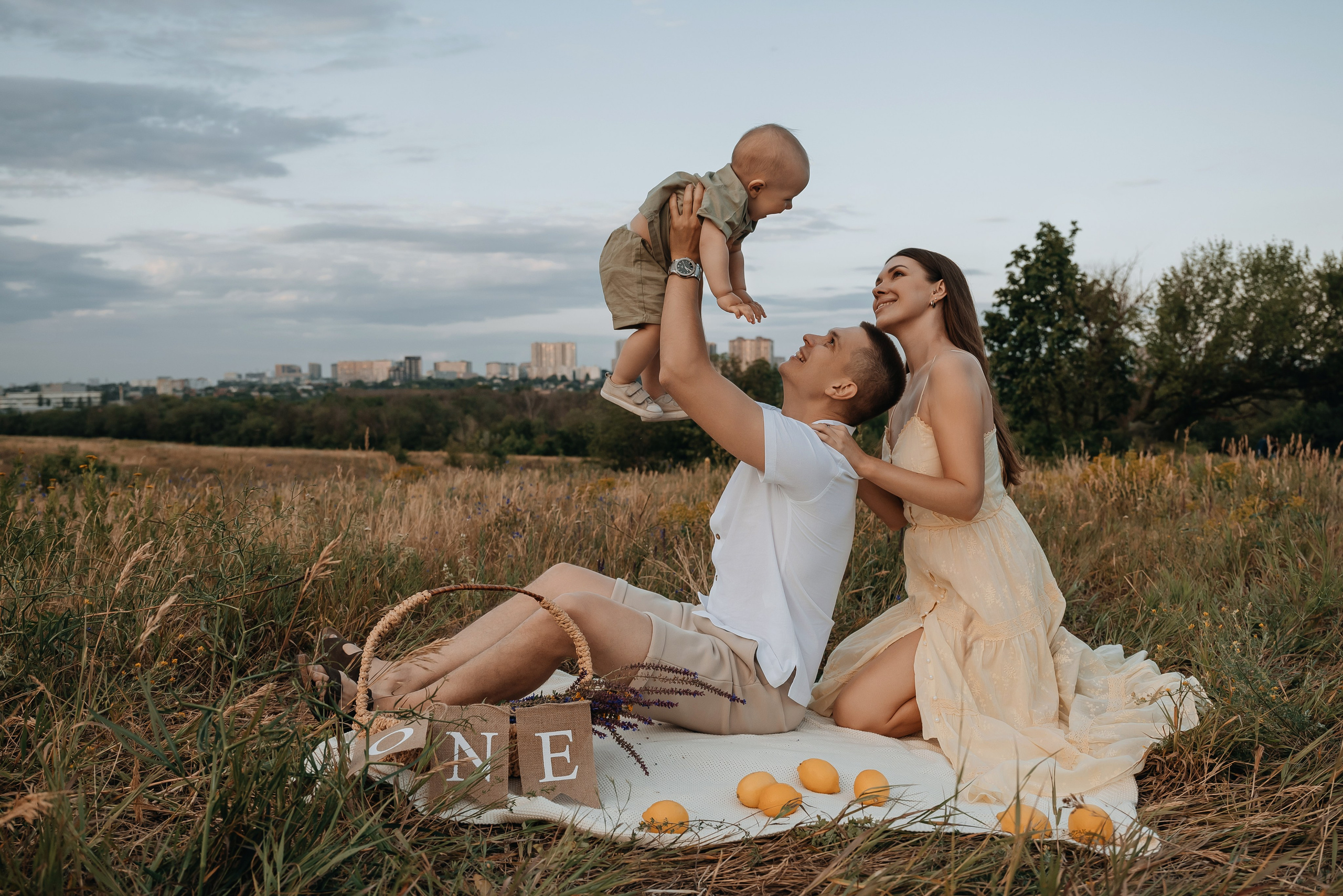 Годик на прогулочной семейной фотосессии. Семейный и детский фотограф Кущ Наташа