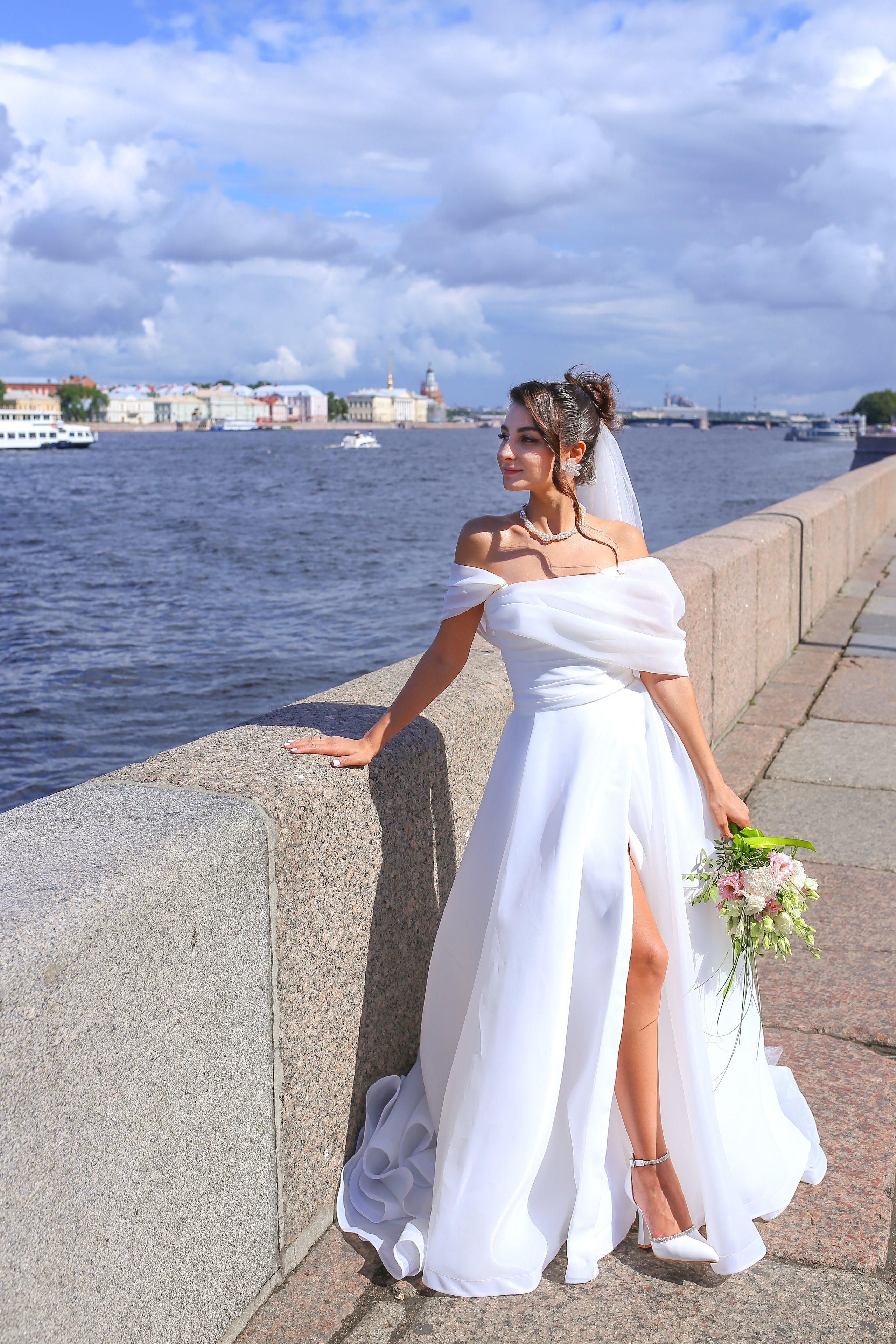 Классические кадры, во Дворце бракосочетания. Свадебный и Репортажный фотограф в Санкт-Петербурге