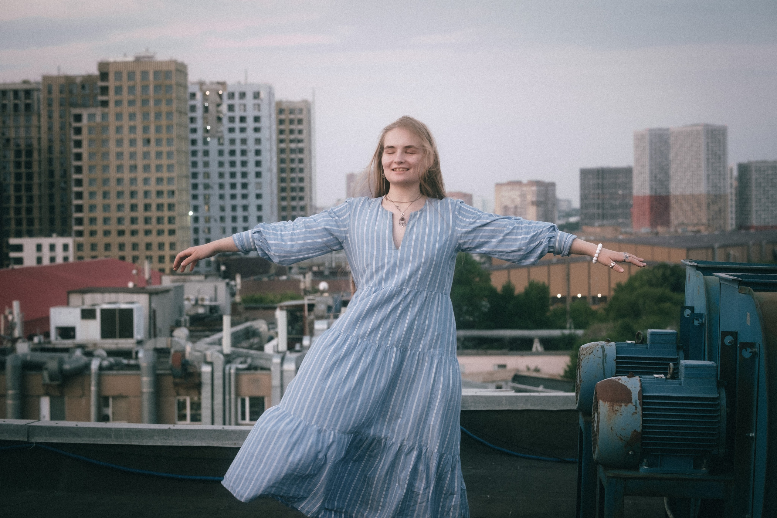 Яна, фрагменты и цветной свет. Фотограф в Москве Максим Скоробогатов