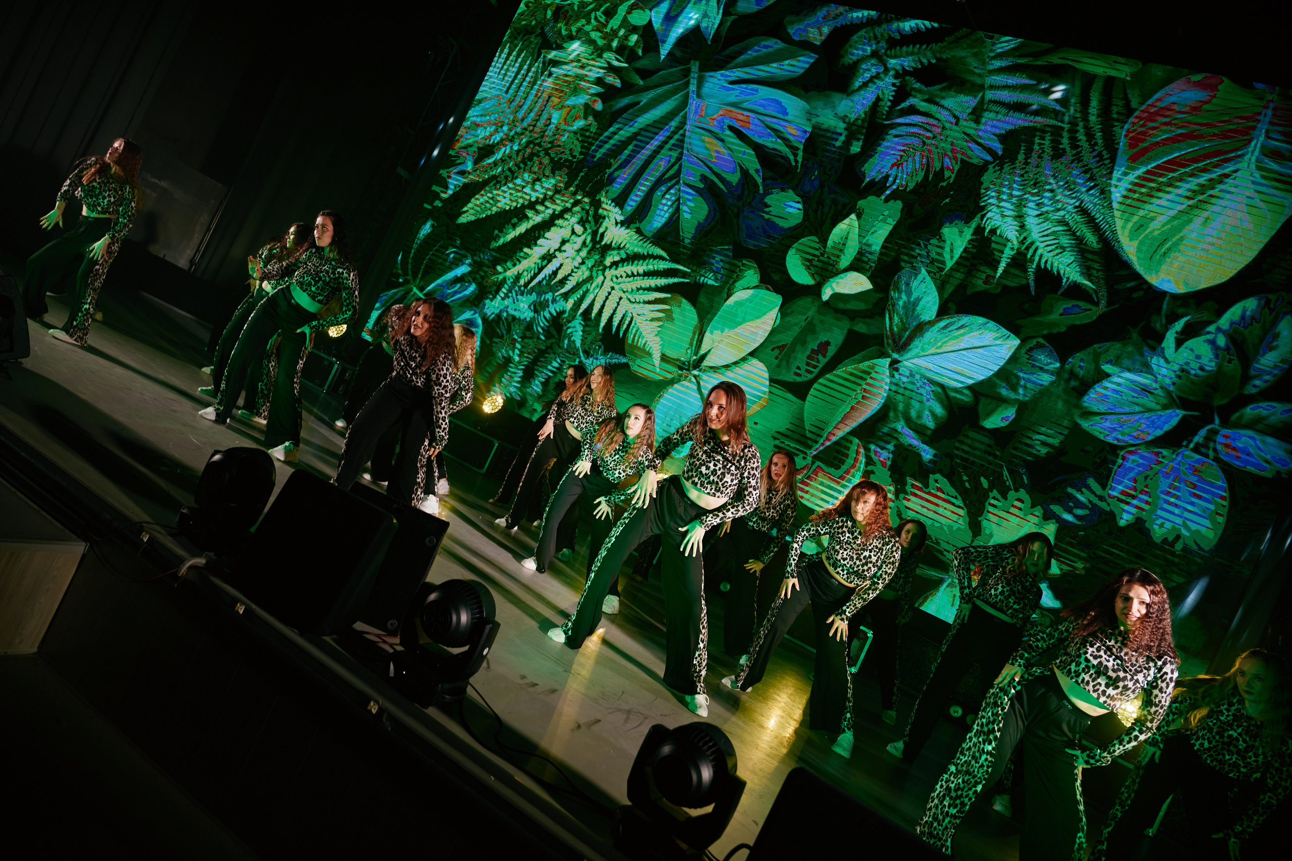 VIVA GLAM Отчетный концерт. Фотограф и видеограф в Кургане Леонид Корнильев