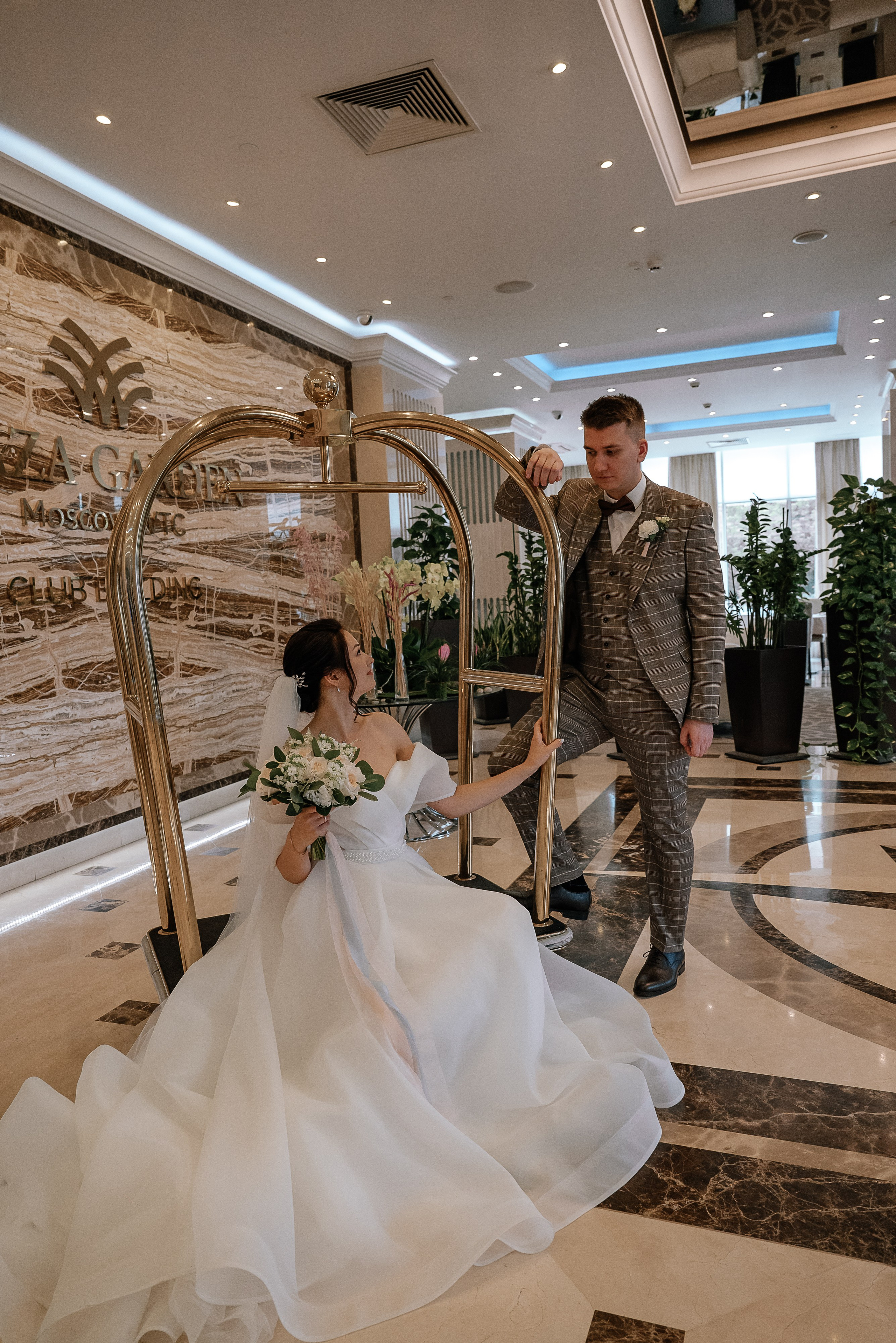 Необычная фотосессия пары в отелях Москвы, Краун плаза