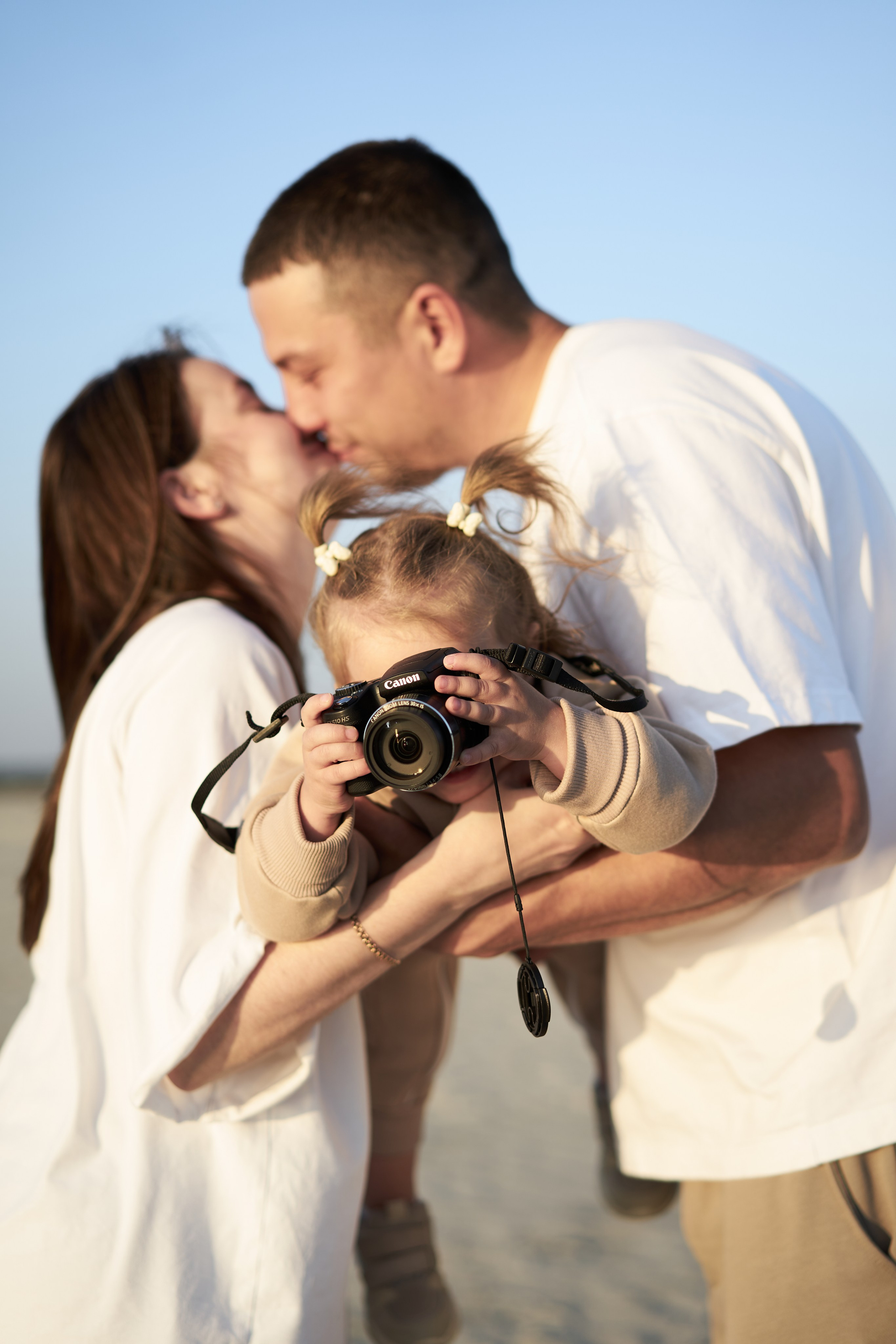 Семейная фотосессия на закате в песках. Фотограф Екатеринбург Кокшарова Александра
