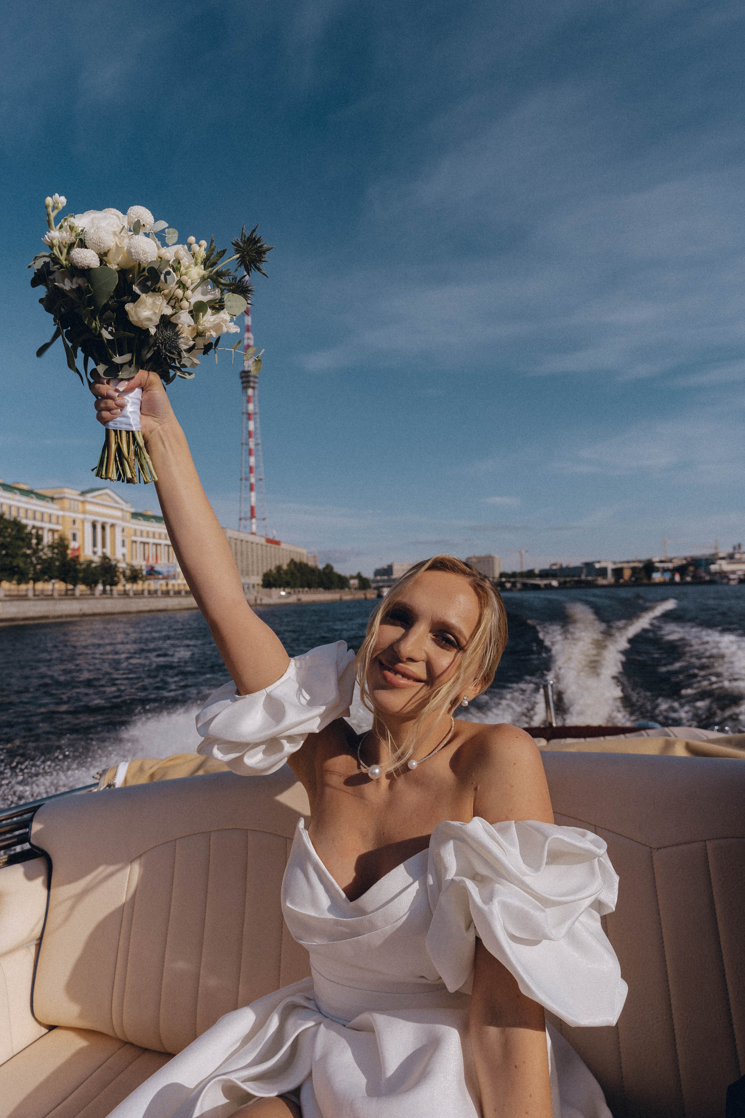 СВАДЕНБНАЯ СЬЕМКА НА КАТЕРЕ ПО КАНАЛАМ САНКТ-ПЕТЕРБУРГА И В АКВАТОРИИ НЕВЫ. Профессиональный фотограф, Санкт-Петербург — Виктория Богомолова