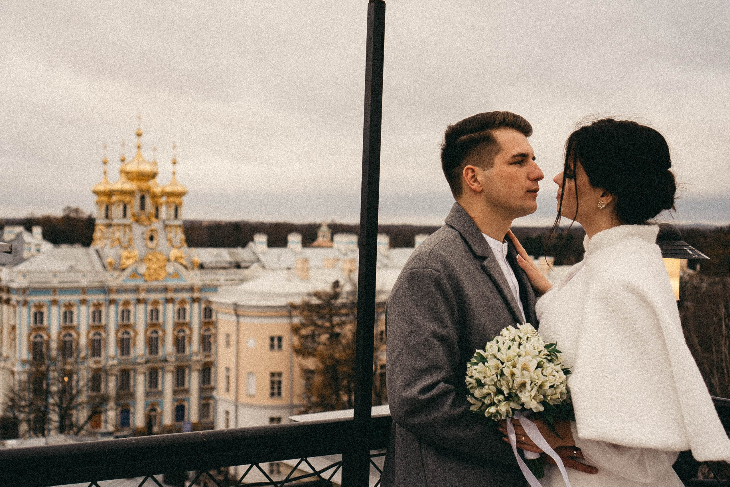 СВАДЕБНАЯ СЬЕМКА ПАРЫ В ГОРОДЕ ПУШКИН В ПАРКЕ ЕКАТЕРИНЕНСКОМ В НОЯБРЕ. Профессиональный фотограф, Санкт-Петербург — Виктория Богомолова