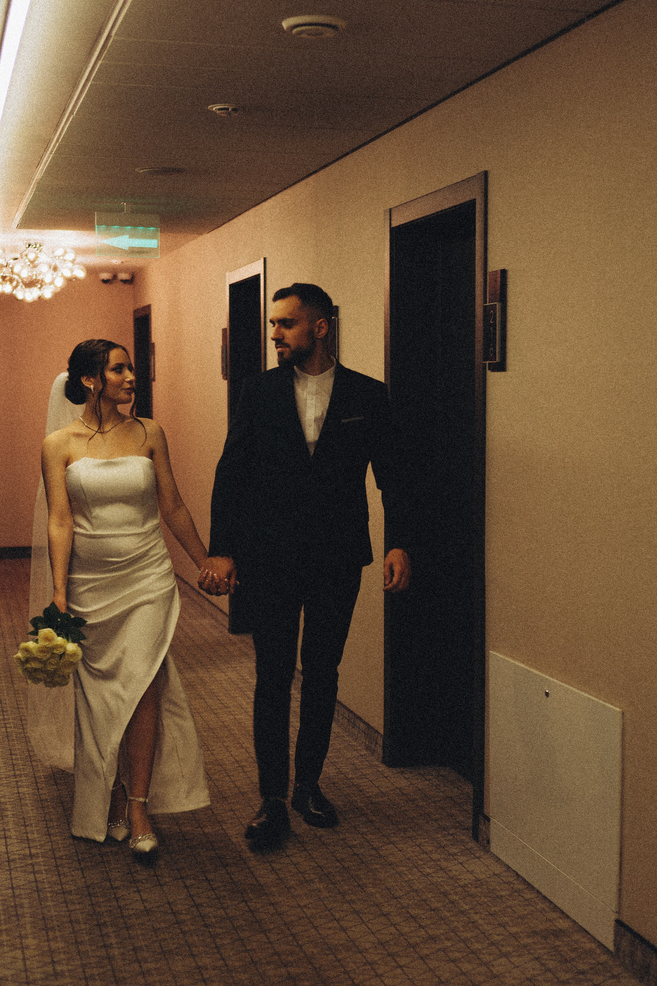 СВАДЕБНАЯ СЬЕМКА СБОРОВ ЖЕНИХА И НЕВЕСТЫ В ОТЕЛЕ И ТАКЖЕ ФОТОСЕССИИЯ В ОТЕЛЕЕ МЕГАПОЛИС БРЯНСК. Профессиональный фотограф, Санкт-Петербург — Виктория Богомолова