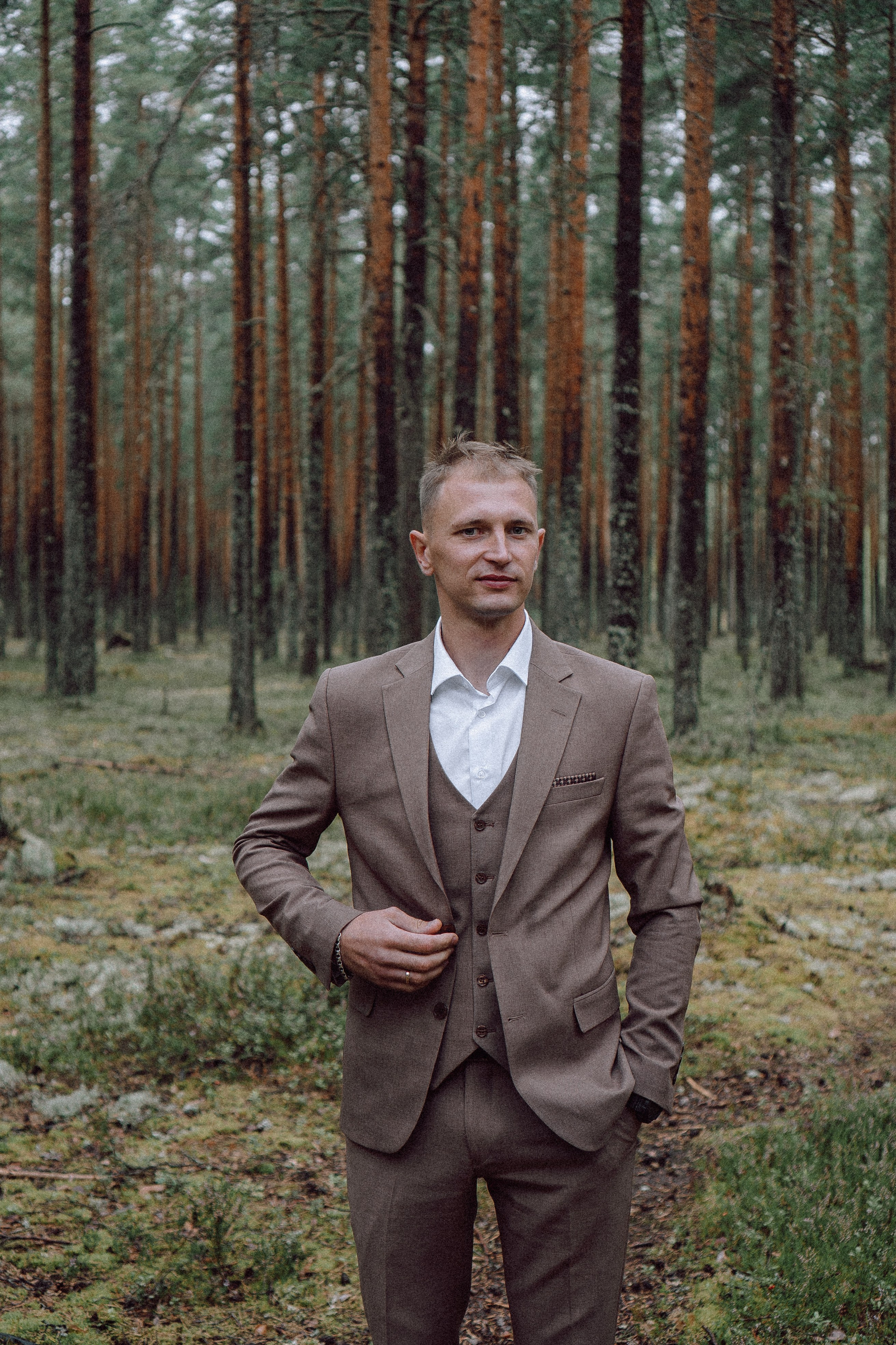 СВАДЕБНАЯ ФОТОСЕССИИЯ ПАРЫ В ГОРОДЕ ПРИОЗЕРСК В СОСНОВОМ ЛЕСУ И С ПИКАПОМ. Профессиональный фотограф, Санкт-Петербург — Виктория Богомолова