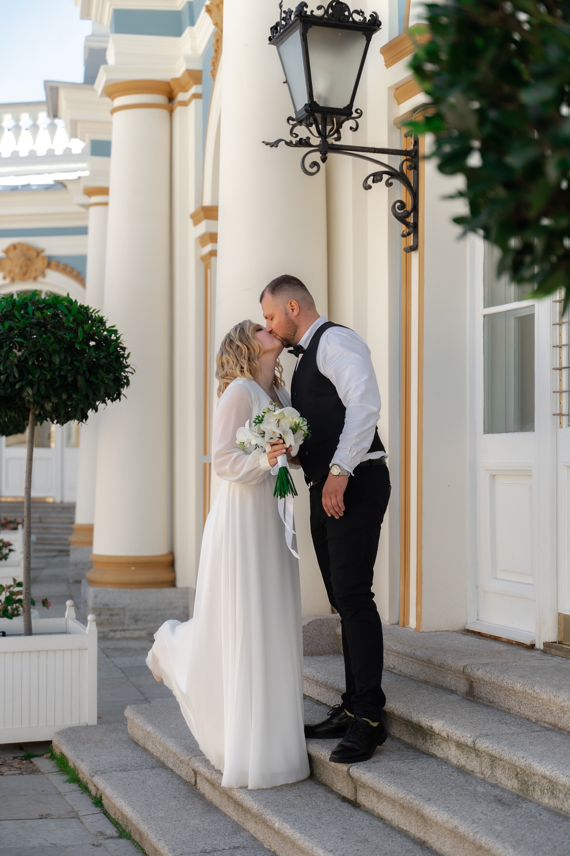 Красивые места для свадебной фотосессии летом в Санкт-Петербурге. Свадебный фотограф Александр Невский в Санкт-Петербурге