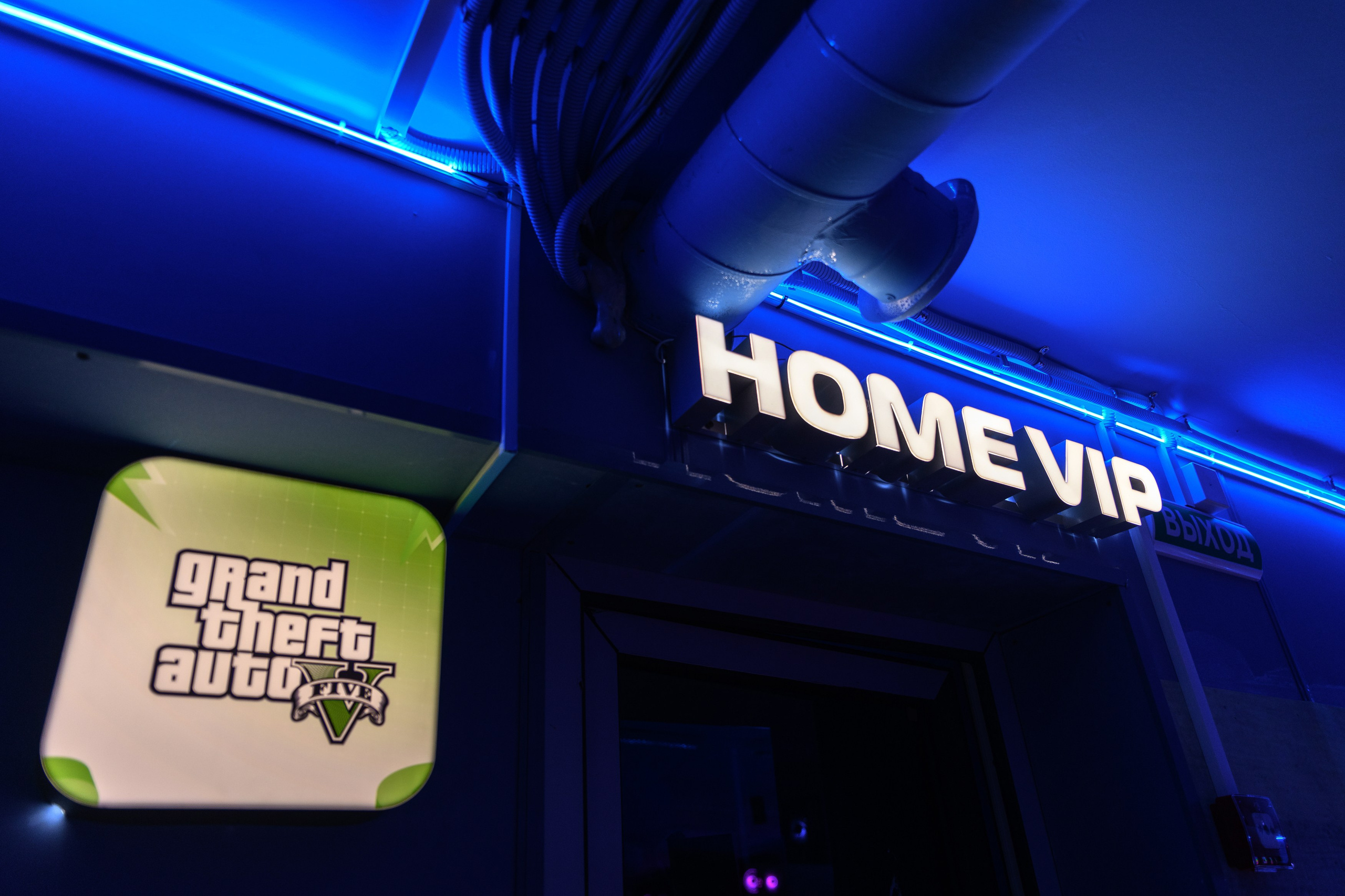 Интерьерная. Кибер Прайд. Женский фотограф в Санкт-Петербурге Степлевич Дарья