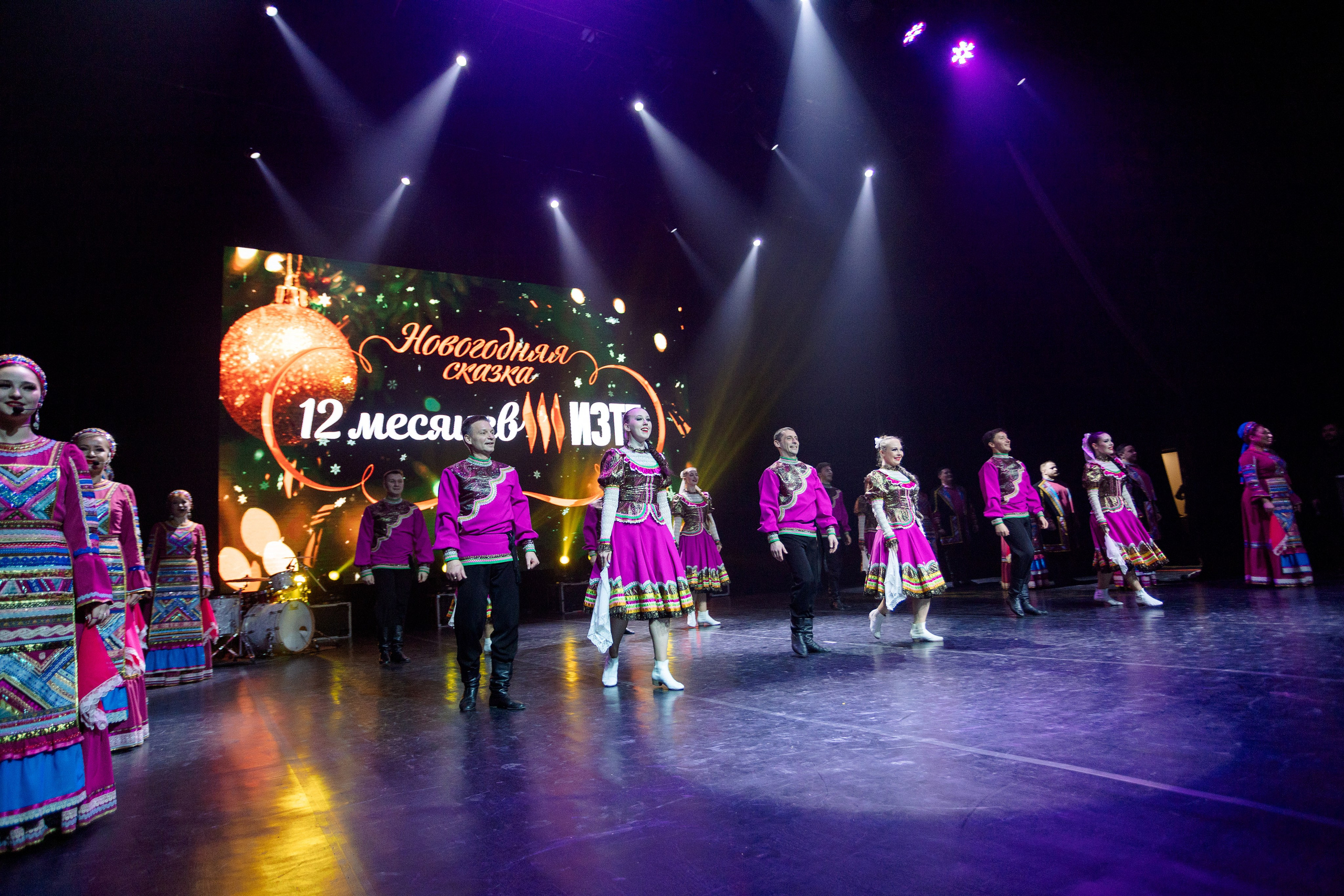 РЕПОРТАЖ: НОВЫЙ ГОД В ДК МЕТАЛЛУРГ. Профессиональный фотограф в Ижевске Леша Петров