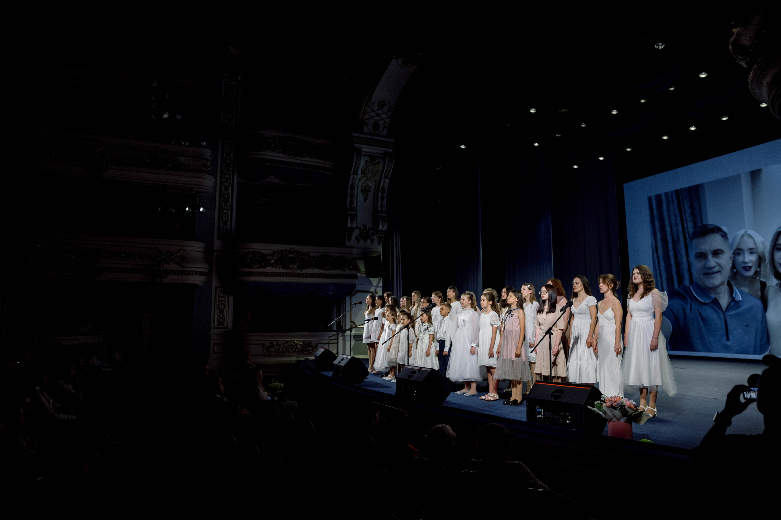 Гимназия 25 — последний звонок (Драм Театр). Свадебный фотограф Иркутск, репортажный фотограф Иркутск