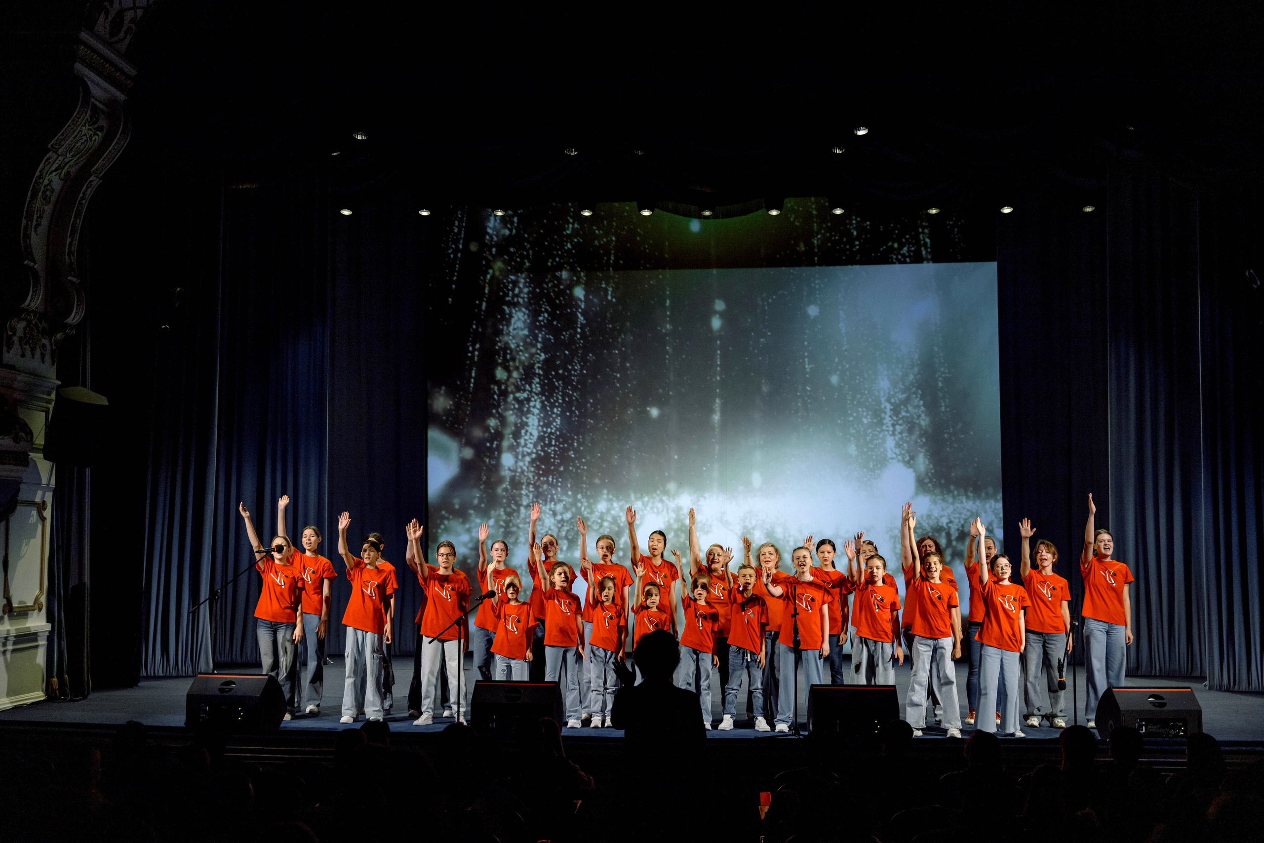Гимназия 25 — последний звонок (Драм Театр). Свадебный фотограф Иркутск, репортажный фотограф Иркутск