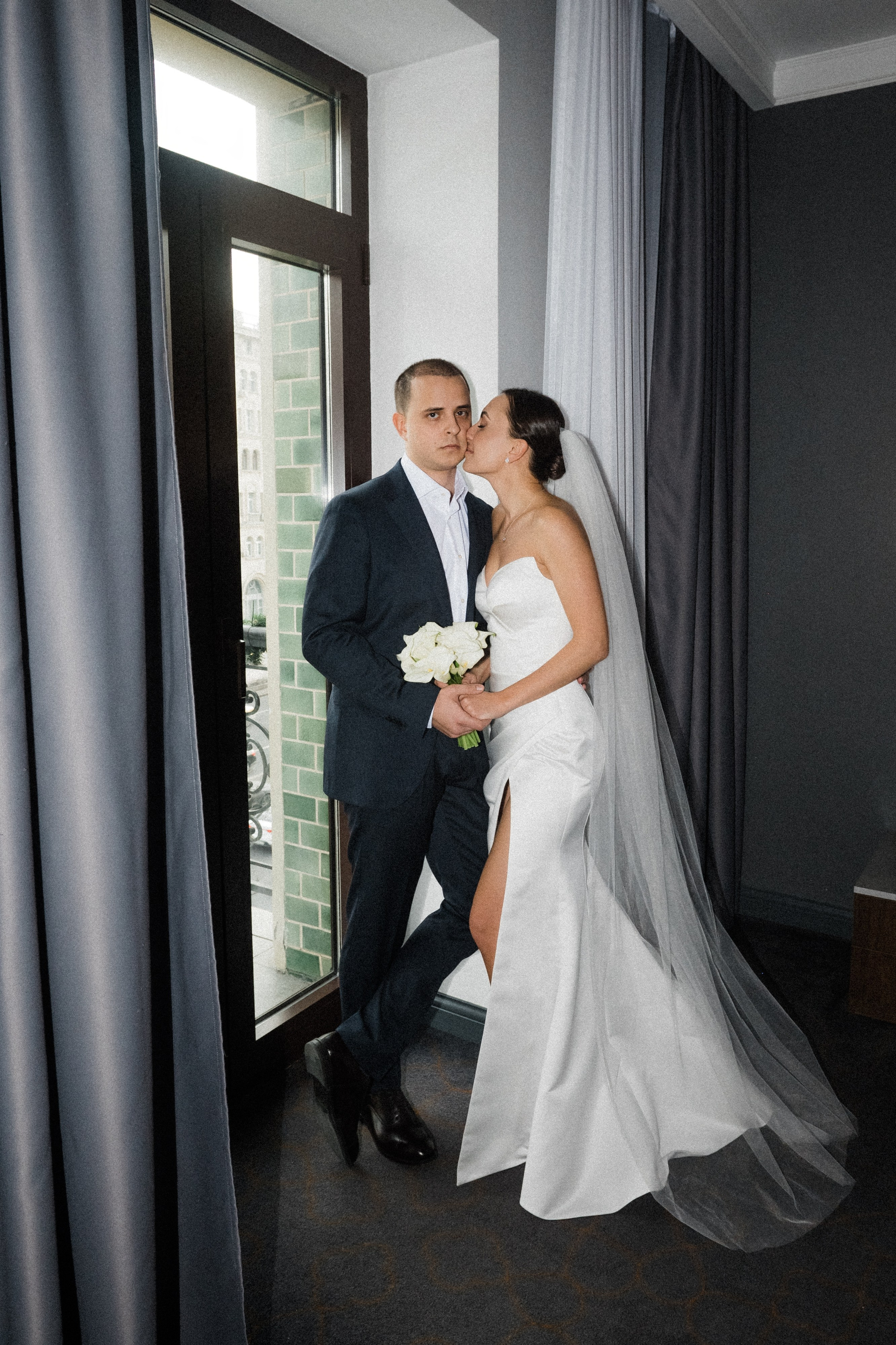 Свадебные сборы и фотосессия в отеле Hartwell Hotel. Свадебный фотограф Москва — Сергей и Татьяна