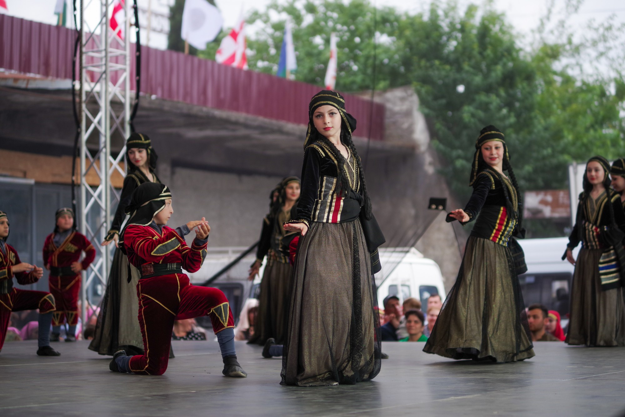 Грузинский танец. Портретный фотограф Денис Милютин