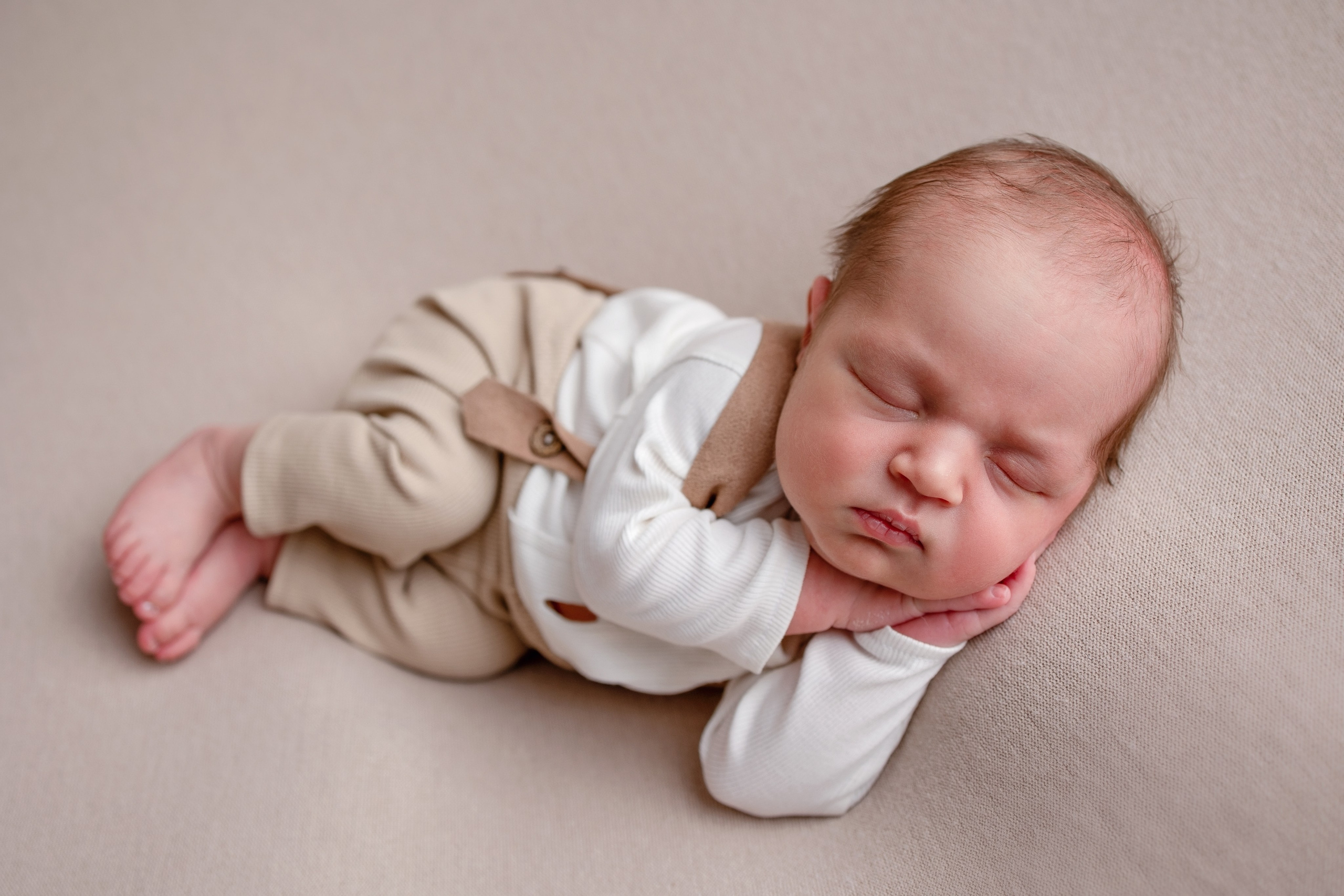 Нежная и милая фотосессия первых дней жизни Вашего ребенка в Минске. Фотограф новорождённых Минск — стоимость newborn фотосессии в Минске