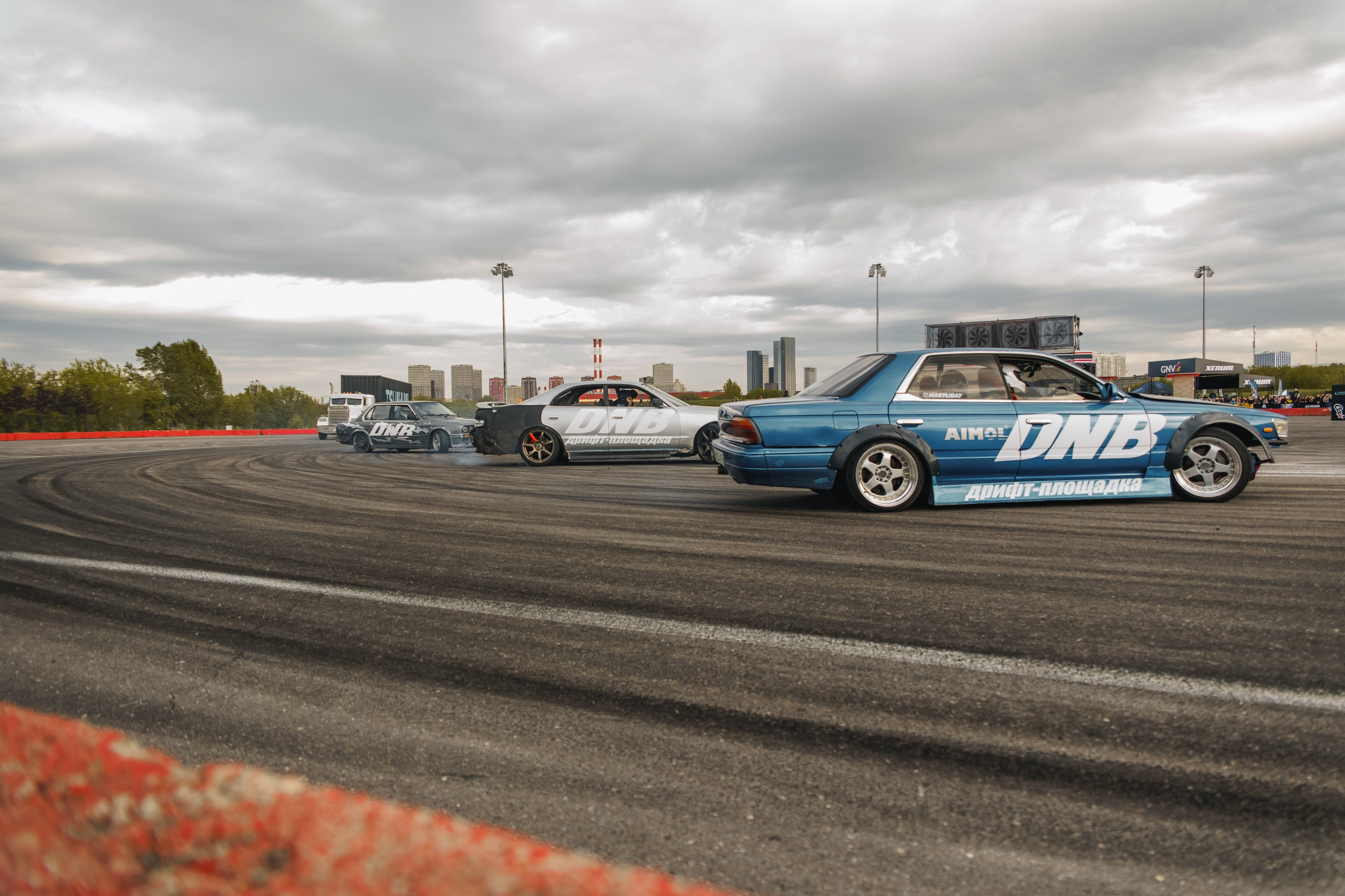 Выставка и дрифт машин. Репортажный фотограф. Москва. Алина Ланская