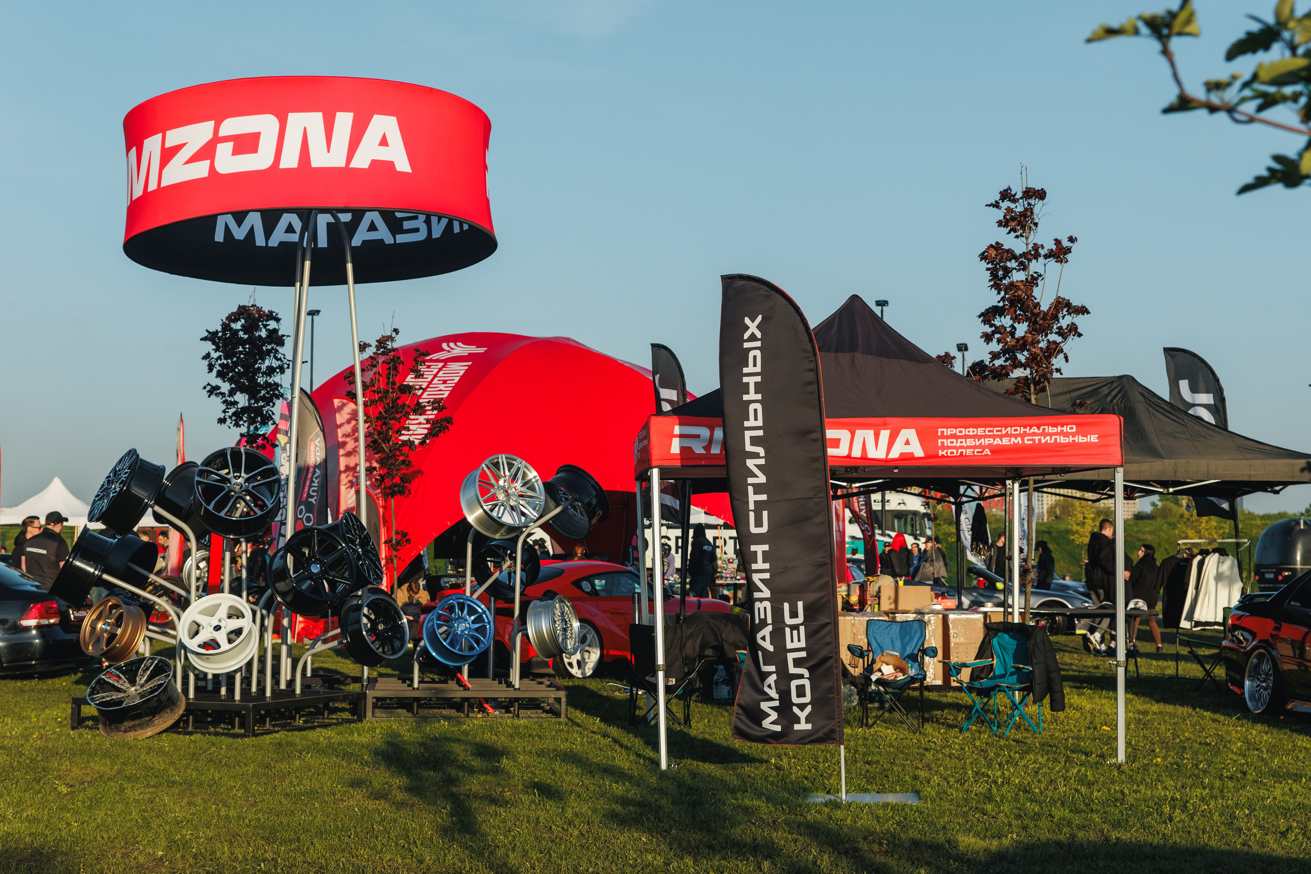 Выставка и дрифт машин. Репортажный фотограф. Москва. Алина Ланская