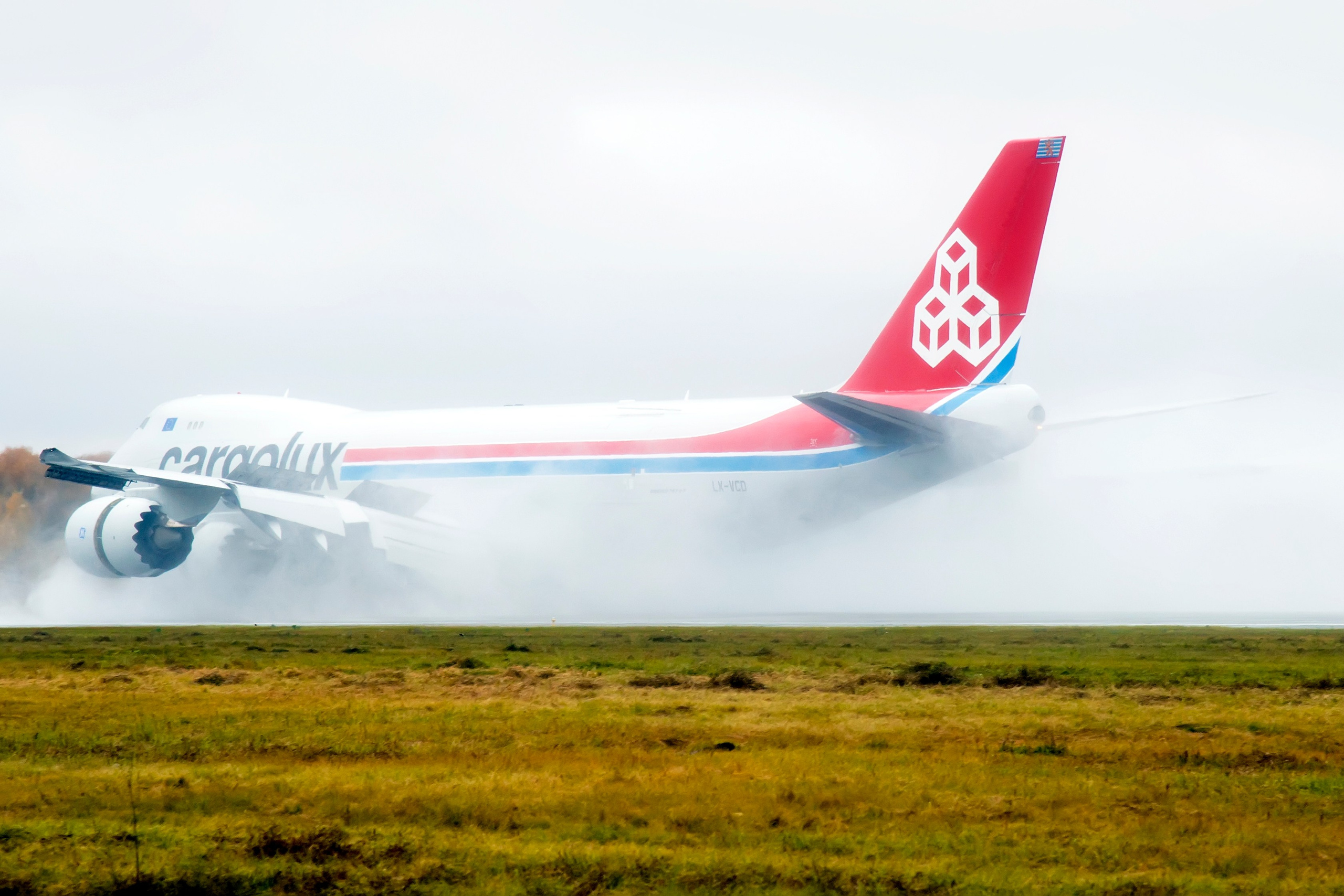 Авиация: самолеты, вертолеты, небесные зарисовки. От прошлого к будущему авиации через фотографию