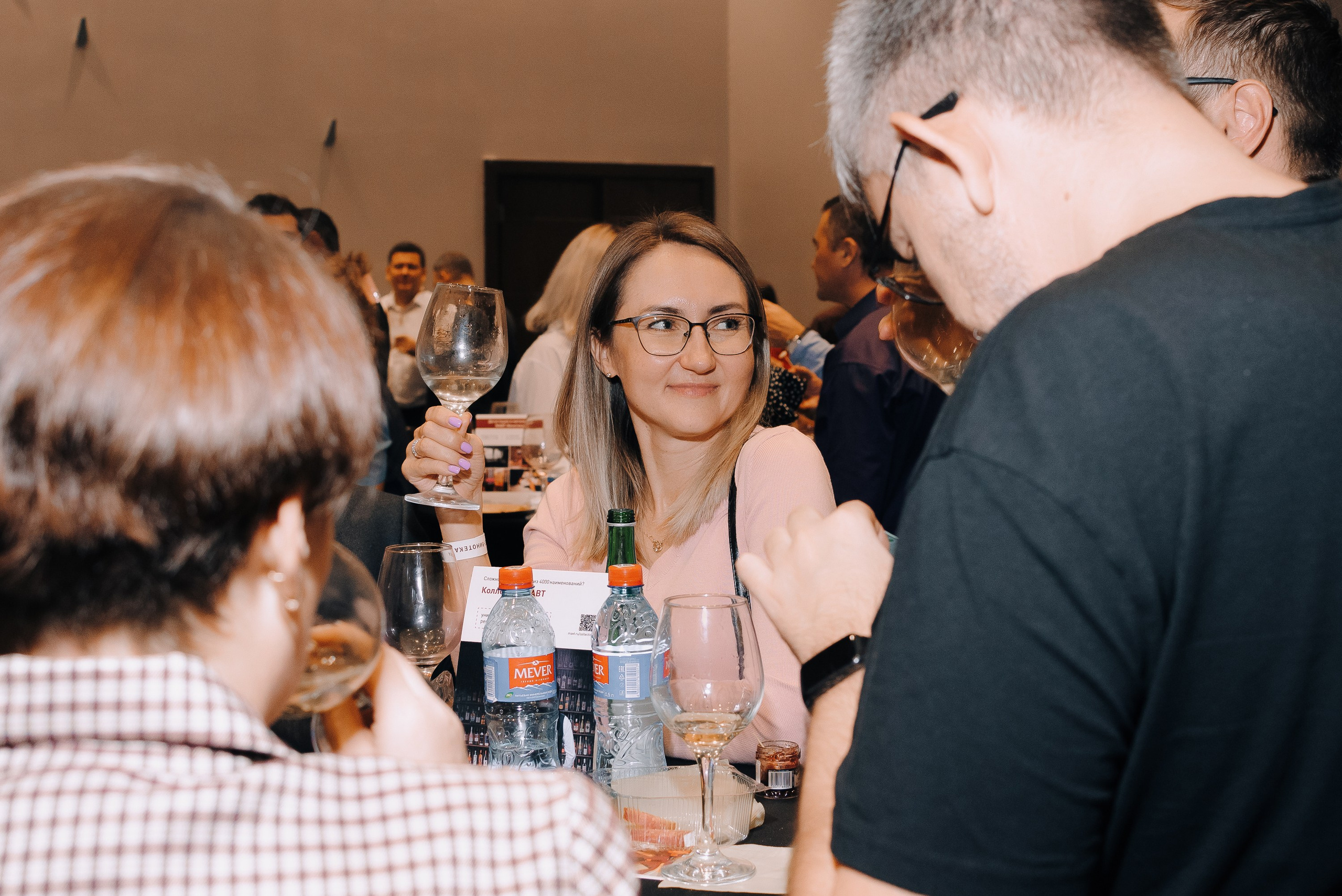 ФЕСТИВАЛЬ ВИНА И КРЕПКИХ НАПИТКОВ МАВТ-ВИНОТЕКА. Репортажный фотограф Зуев Роман г. Челябинск