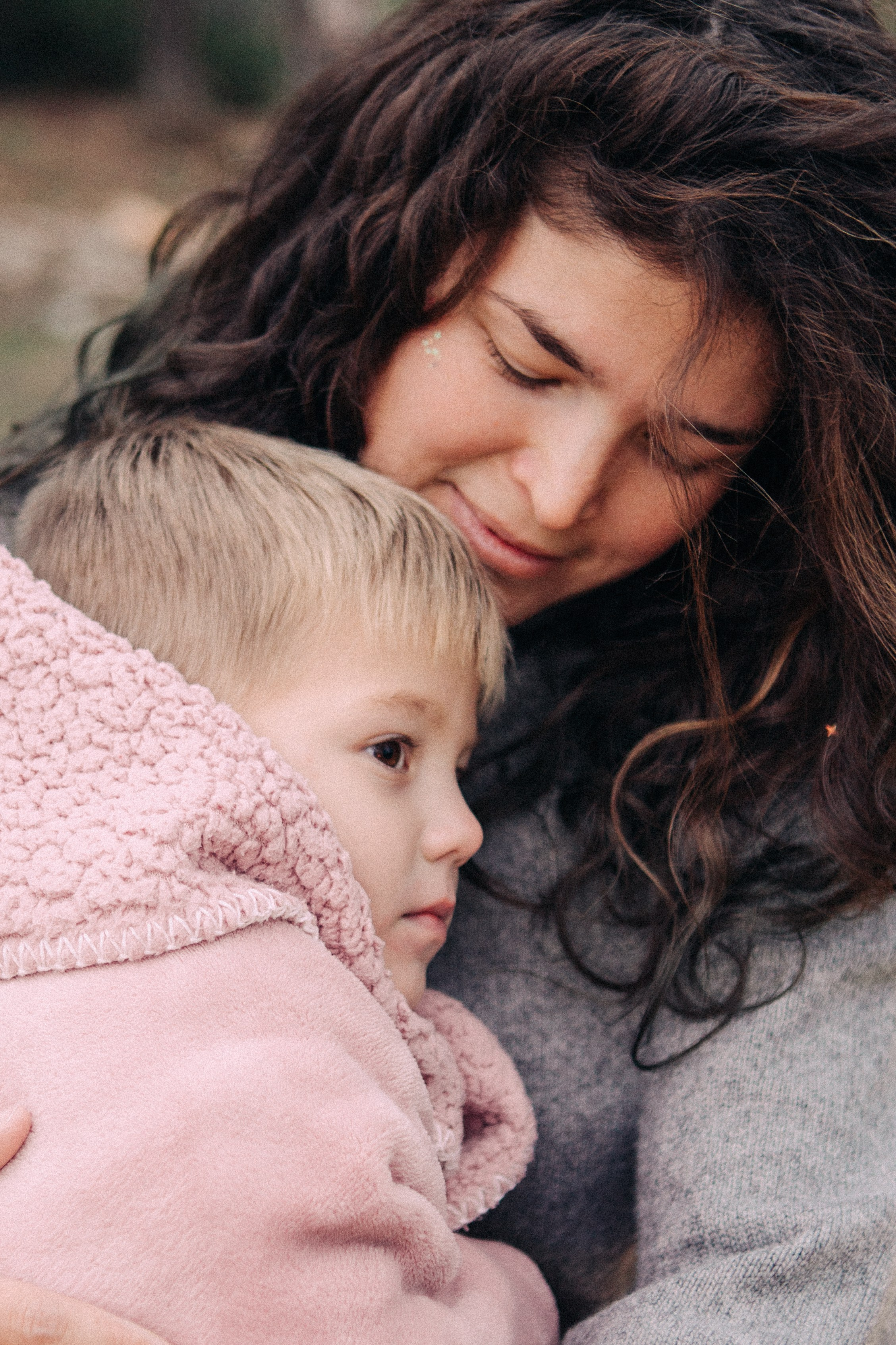 Nastya & Mr. Racoon. Portrait, family and pet photographer in Cyprus, Ksenia Bourdelle