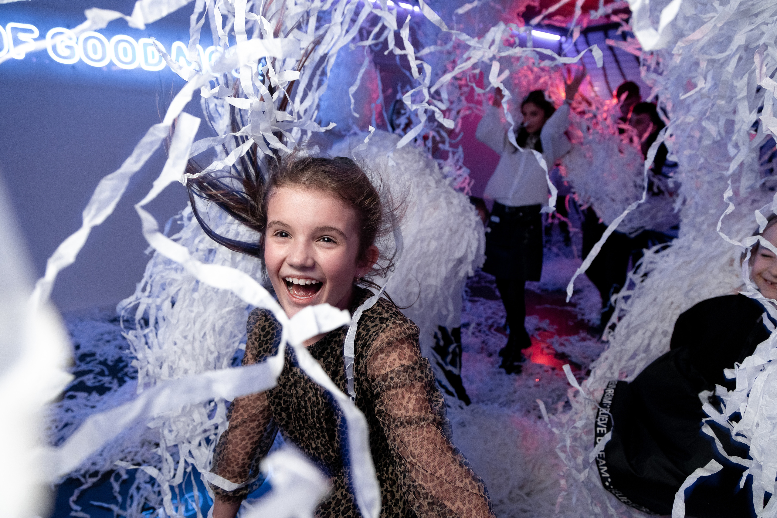 БУМАЖНОЕ ШОУ