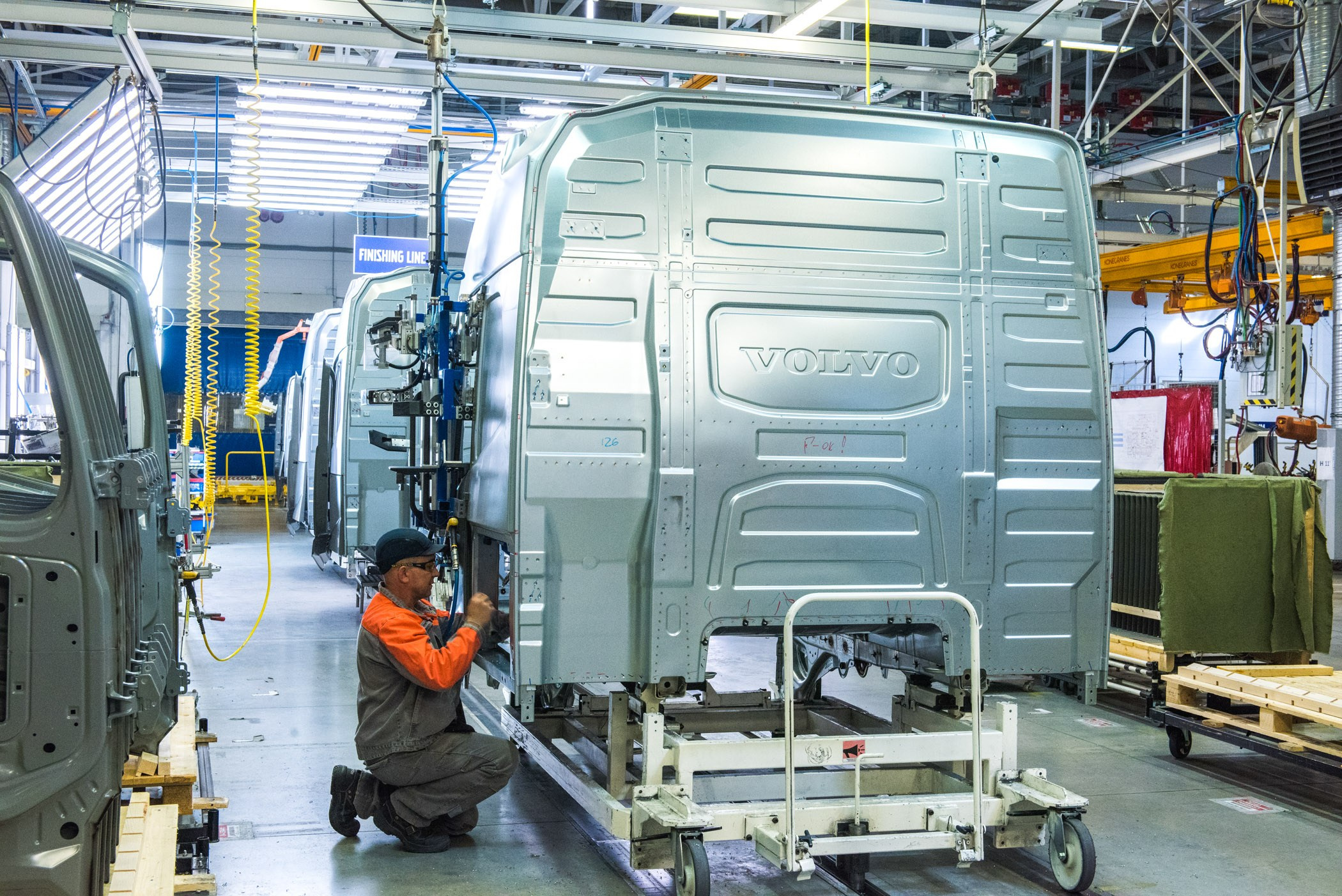 Завод Volvo Trucks в Калуге, 2018 год. Промышленный и репортажный фотограф в Калуге Игорь Малеев